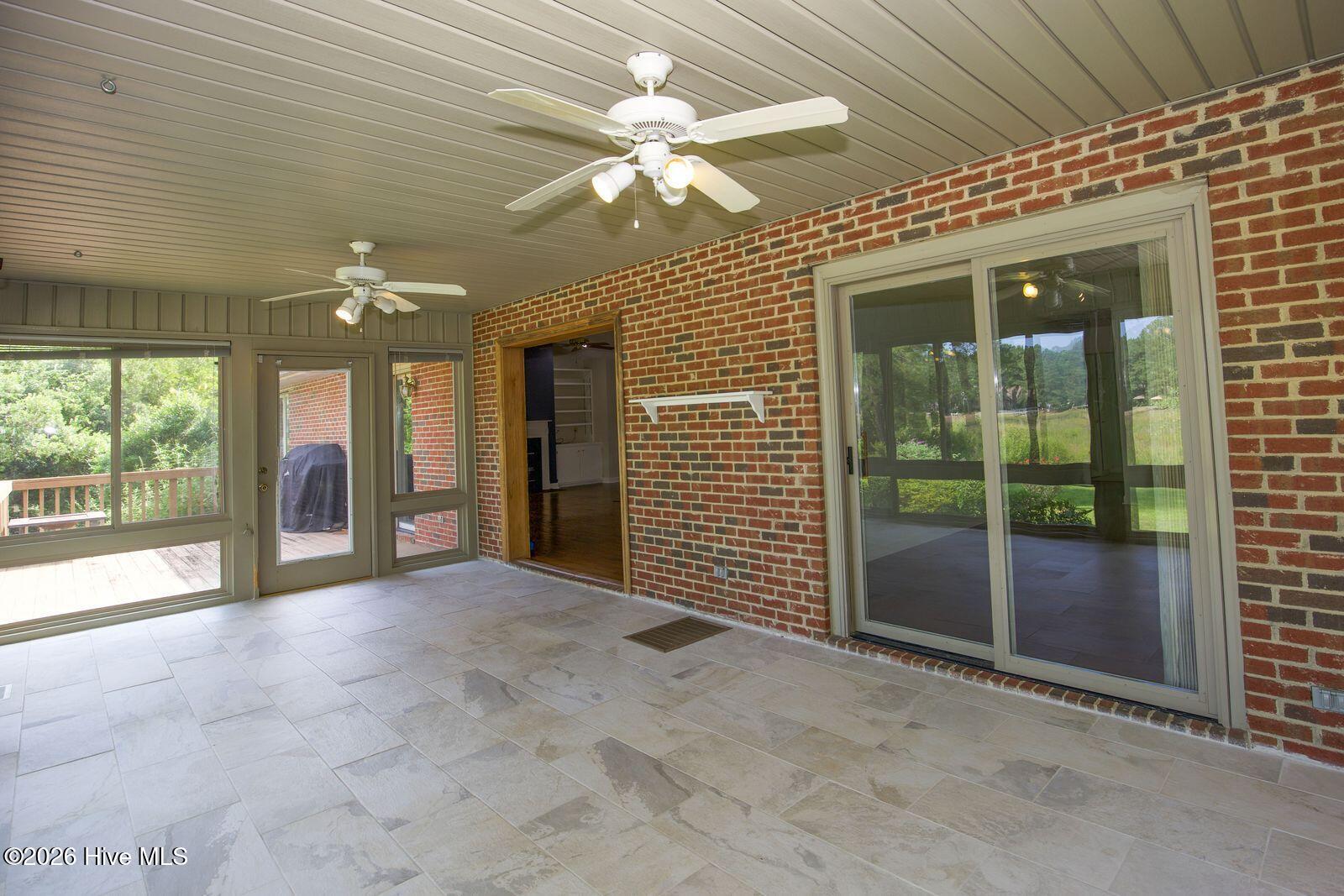 1205 Greenbriar Drive Property Photo 30