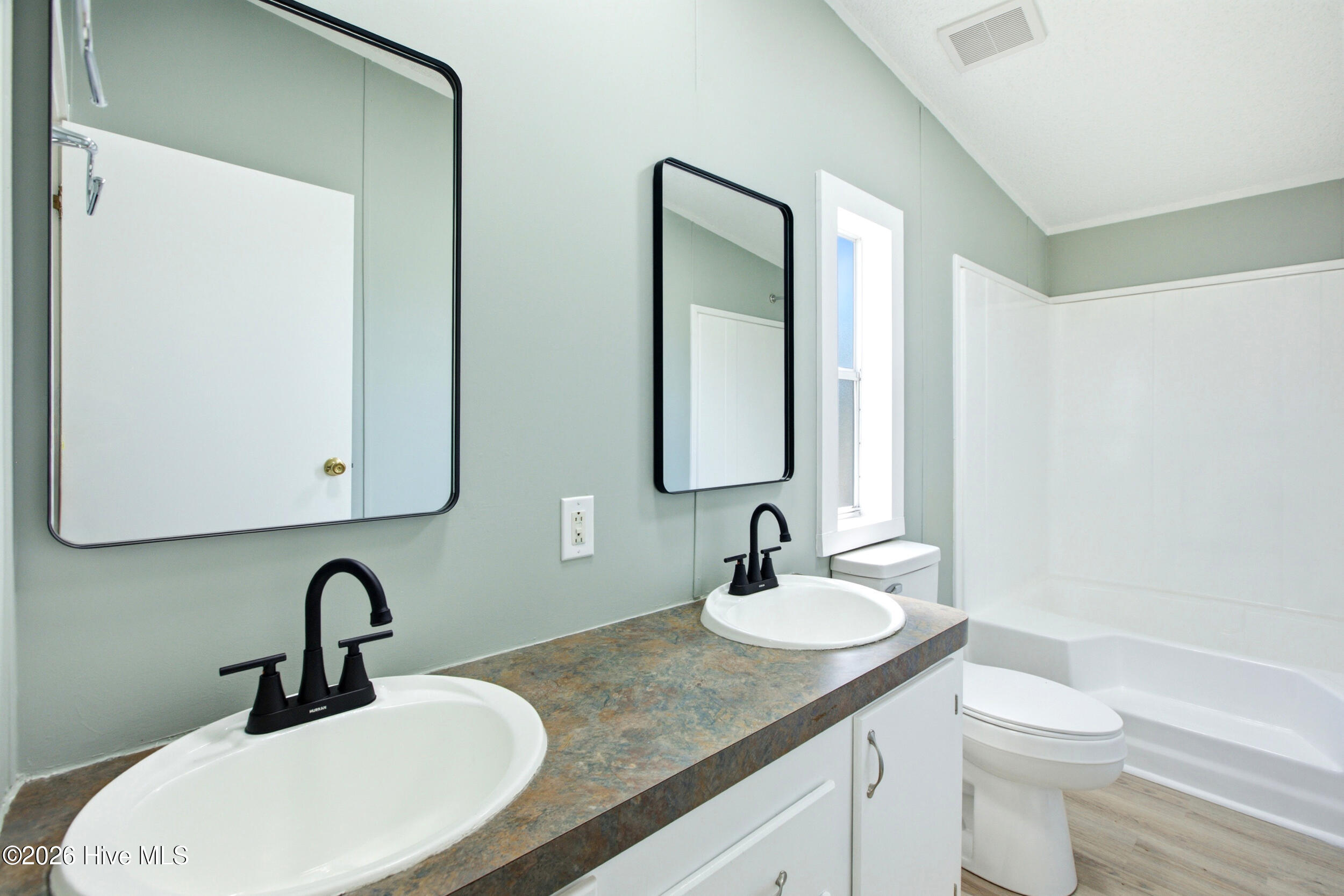 101 Larch Court Property Photo 18