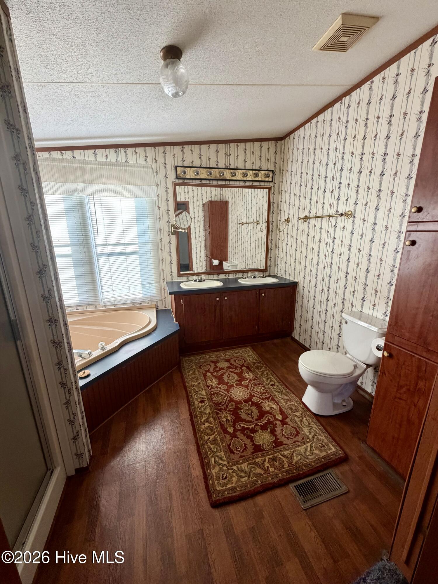 103 E Church Street Property Photo 8