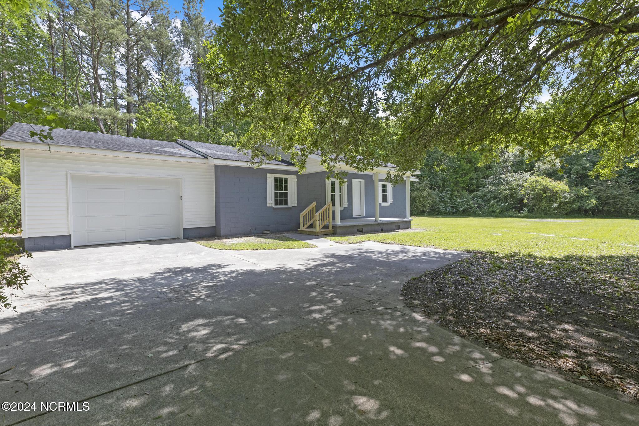 690 Maple Hill School Road Property Photo 1