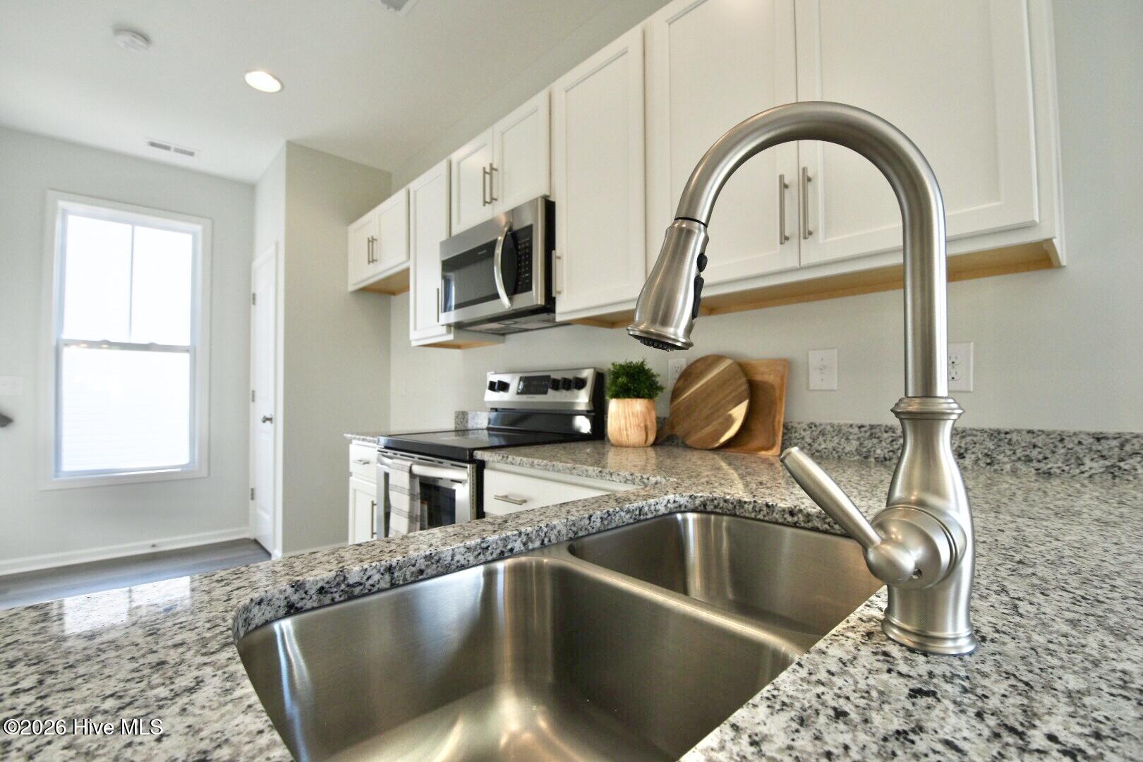 109 Bristol Bay Drive Property Photo 3