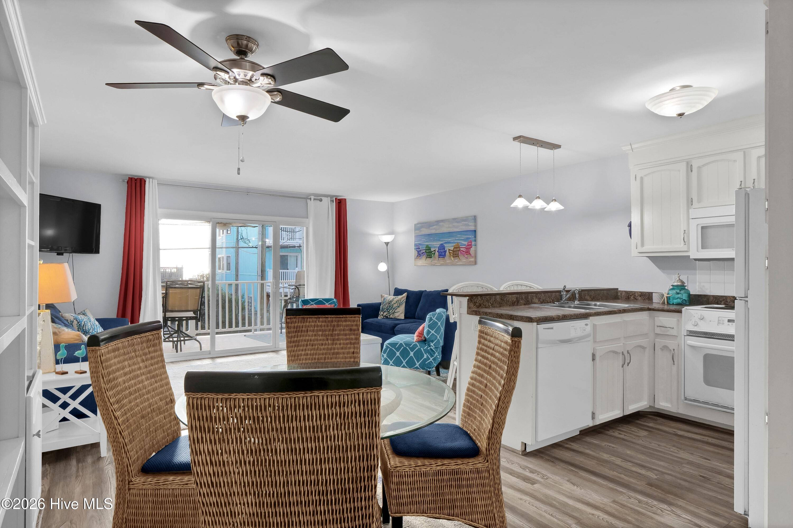 1505 Carolina Beach Avenue N 1e Property Photo 7