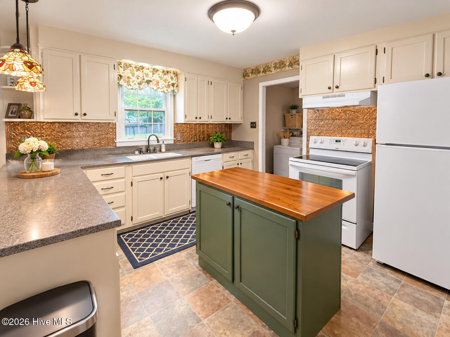 500 Guill Street Property Photo 4