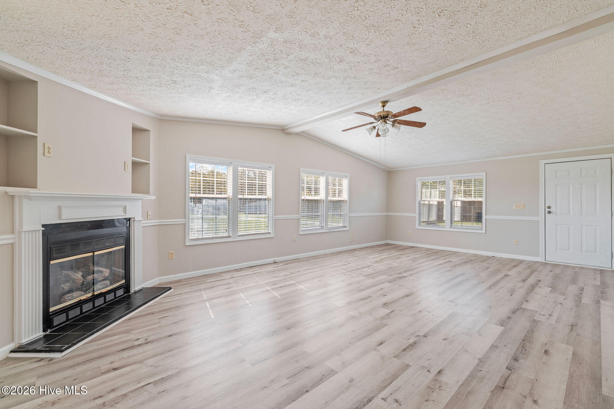 5366 Sterling Drive Property Photo 5