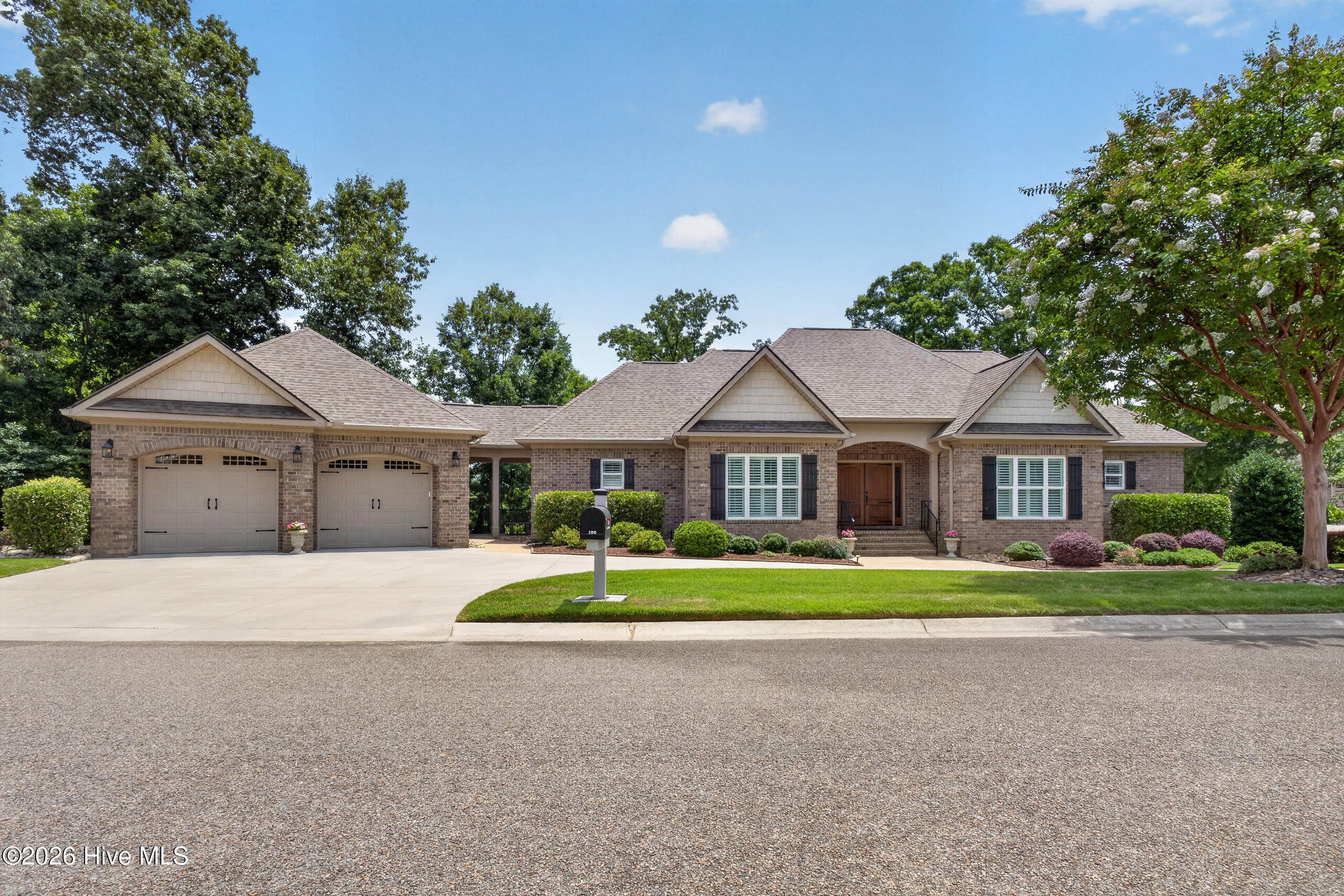 156 Quiet Oak Court Property Photo 2
