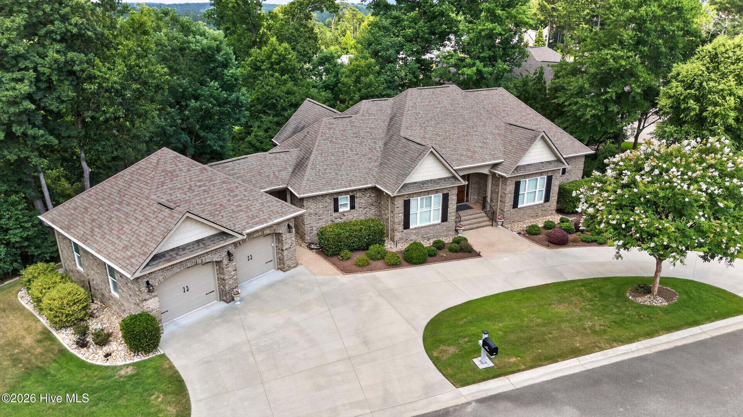 156 Quiet Oak Court Property Photo 3