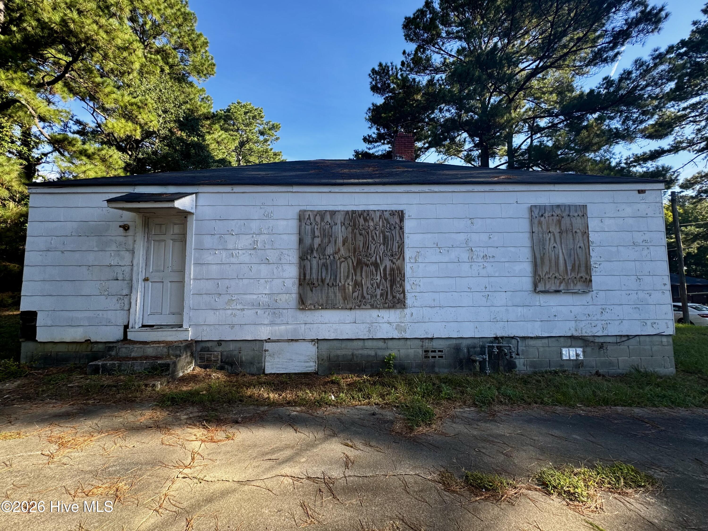 912 Crawford Street S Property Photo 3