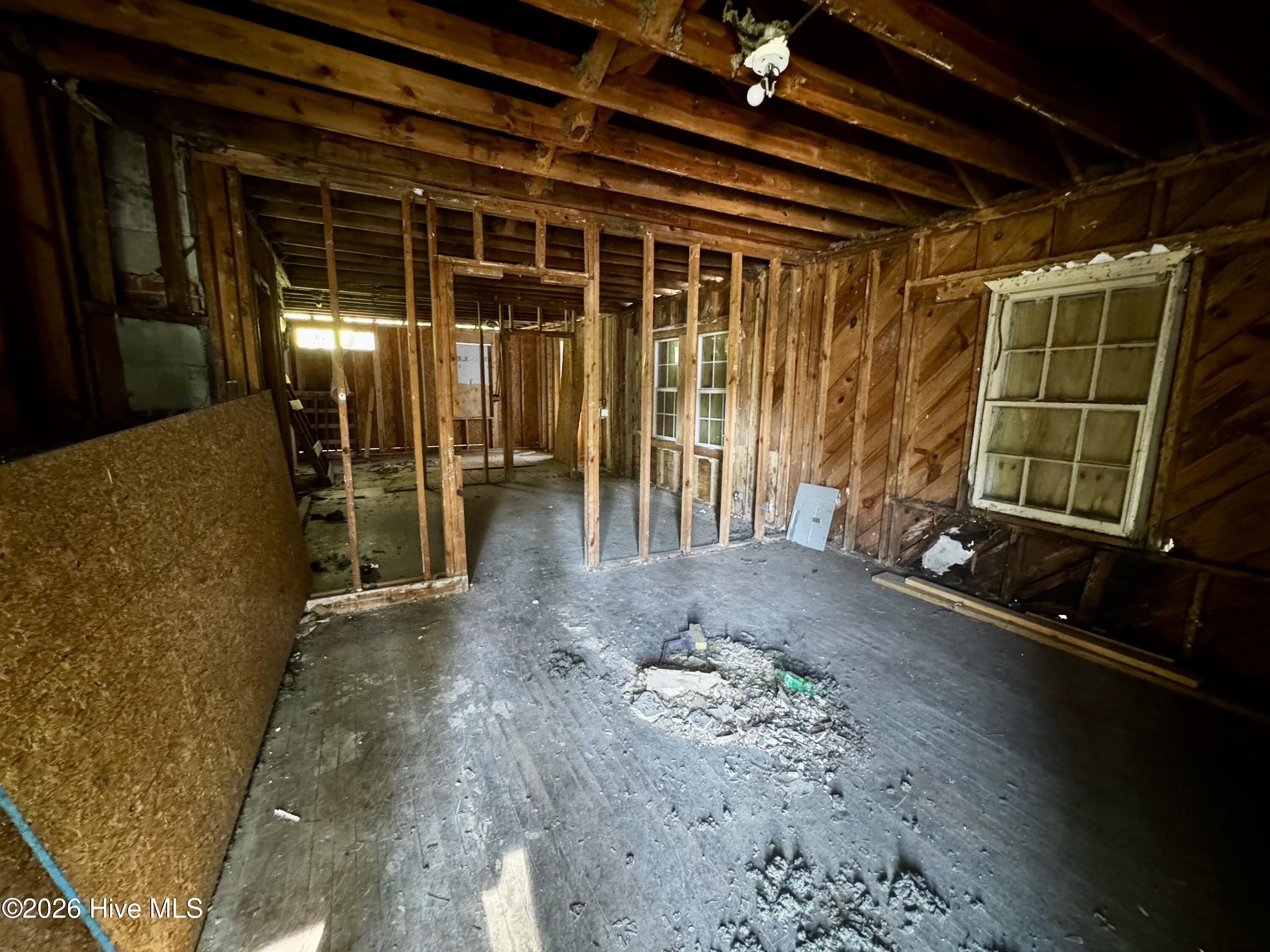 912 Crawford Street S Property Photo 8