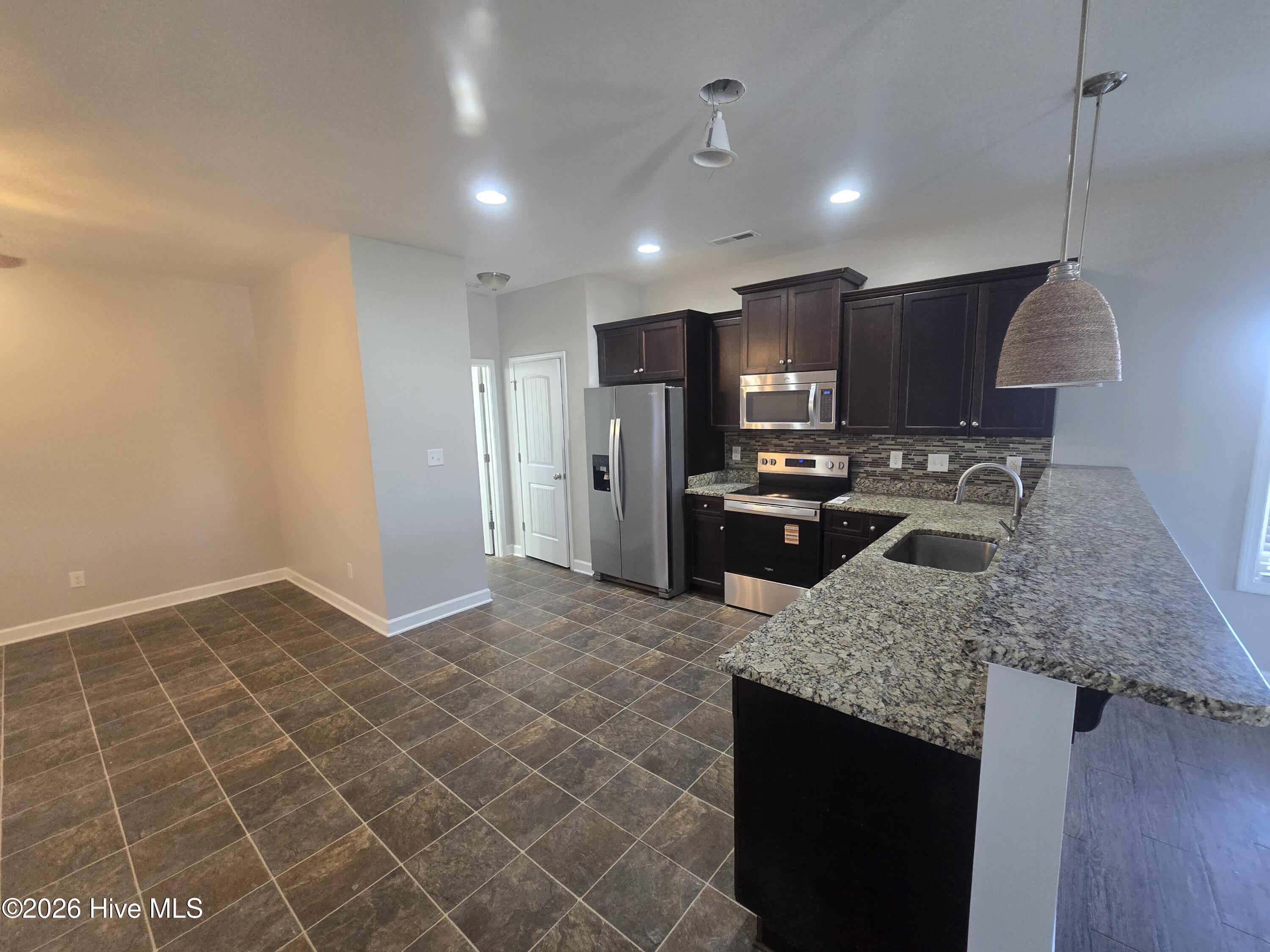 333 Inverness Drive Property Photo 6