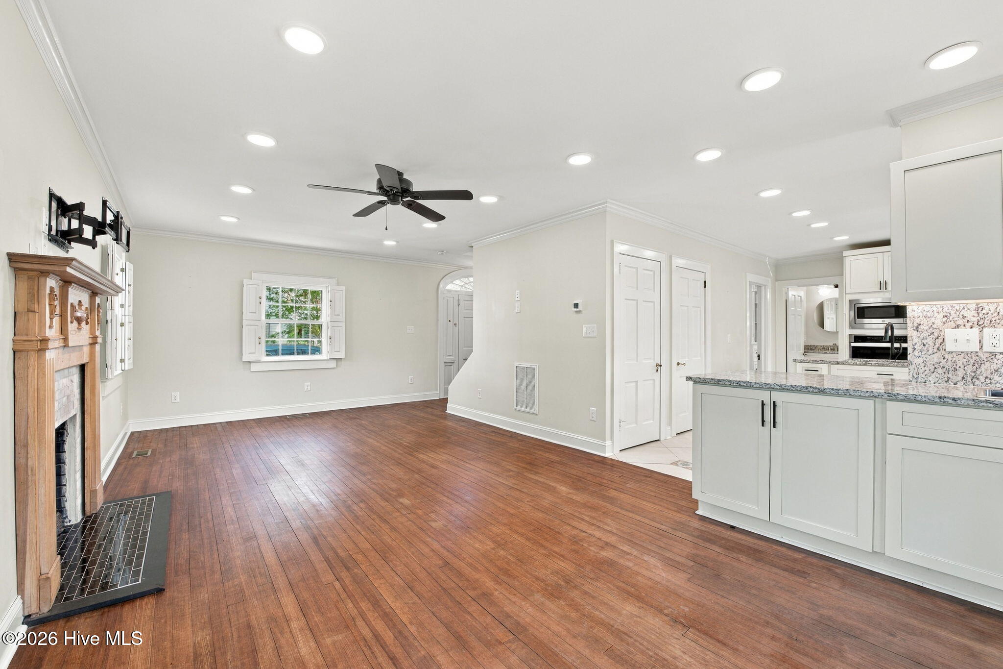 609 New Street Property Photo 3