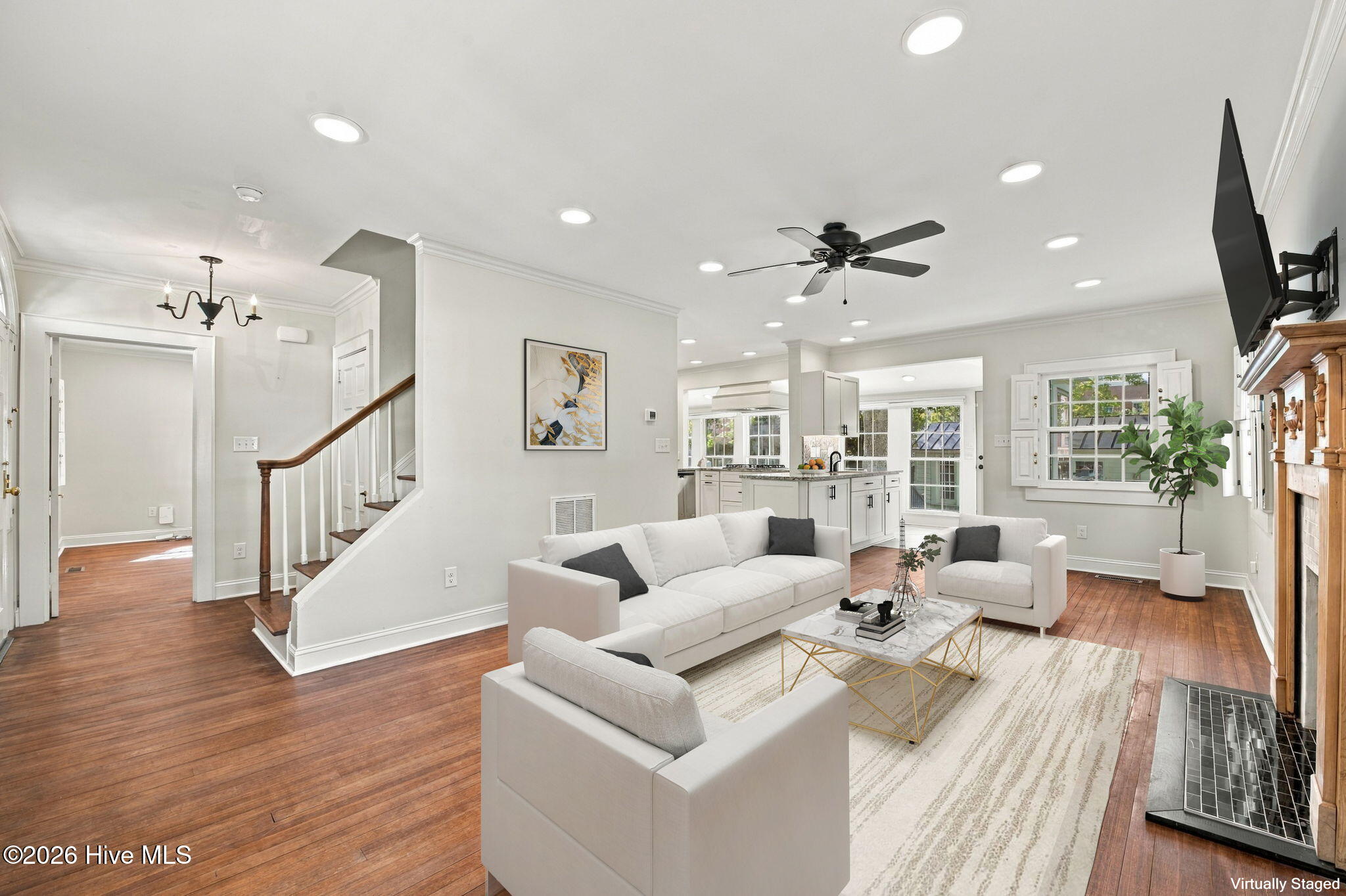 609 New Street Property Photo 8