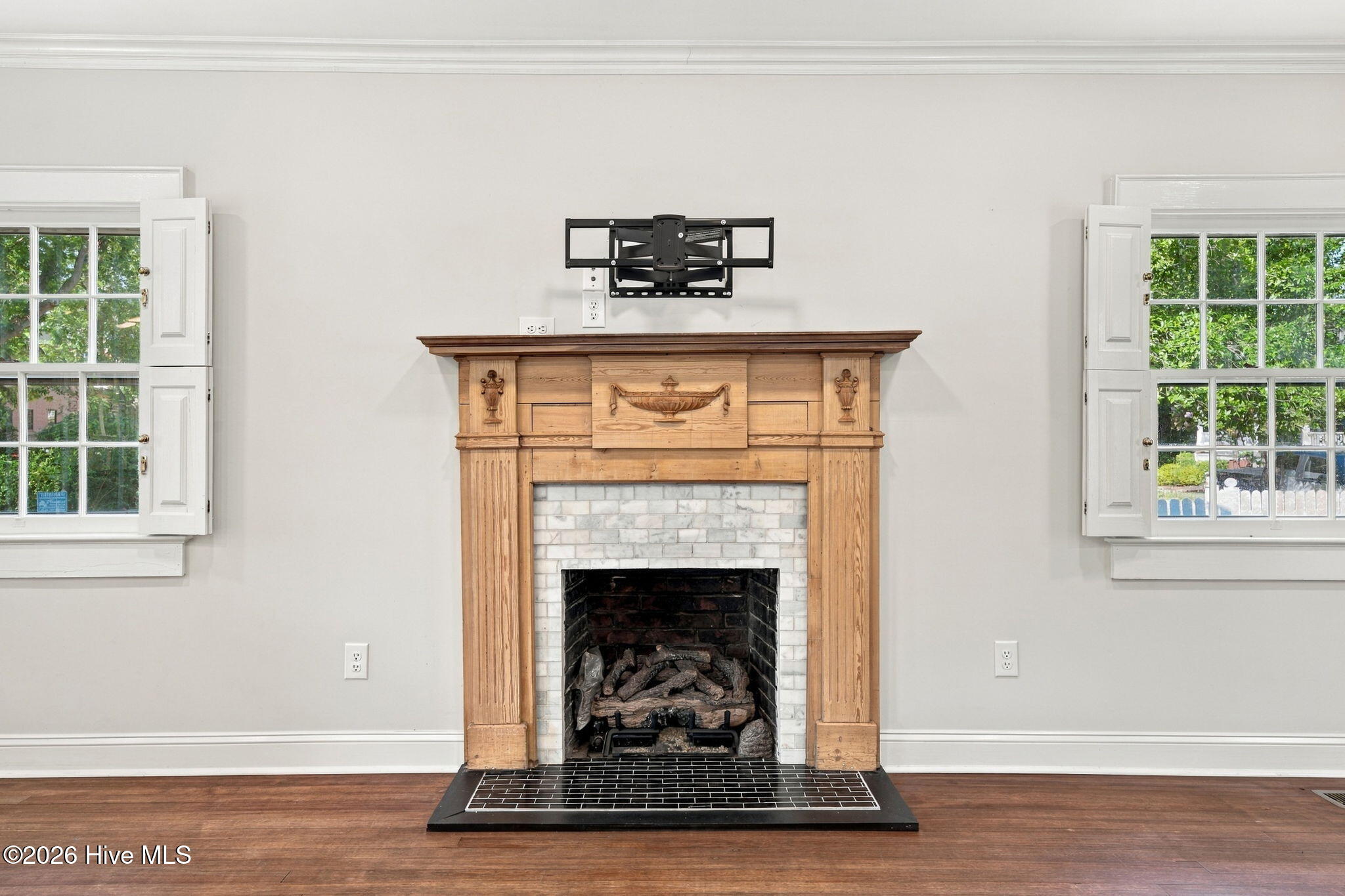 609 New Street Property Photo 10