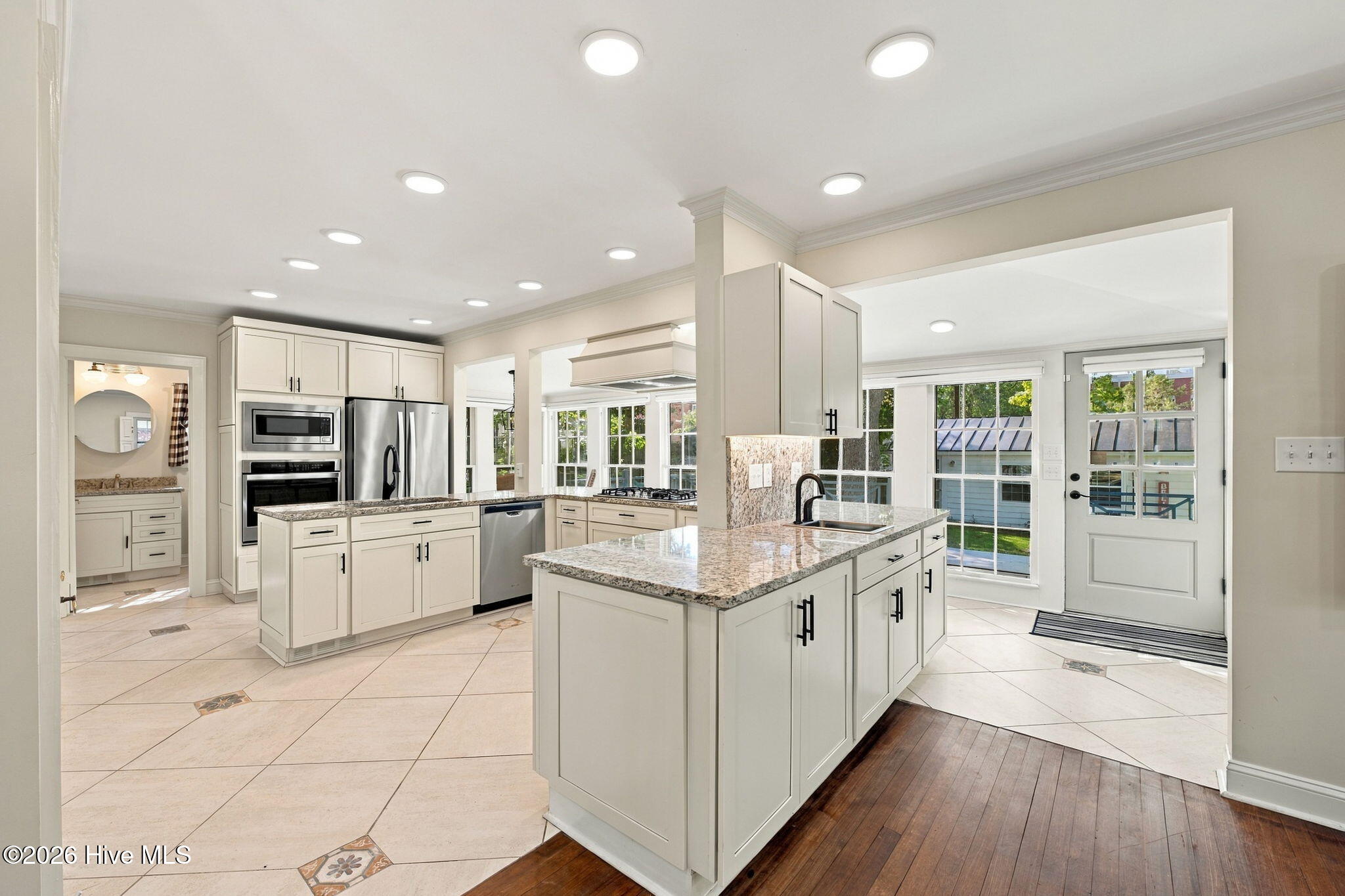 609 New Street Property Photo 11