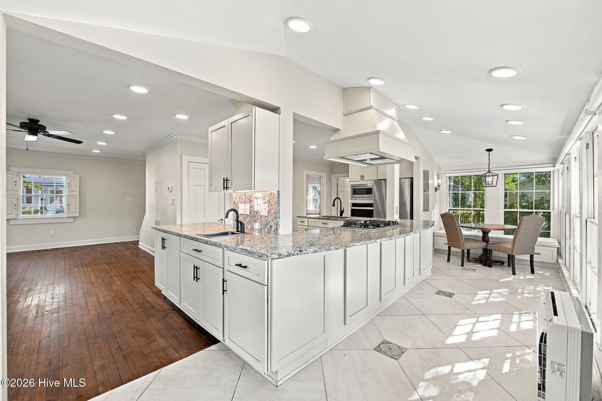 609 New Street Property Photo 12