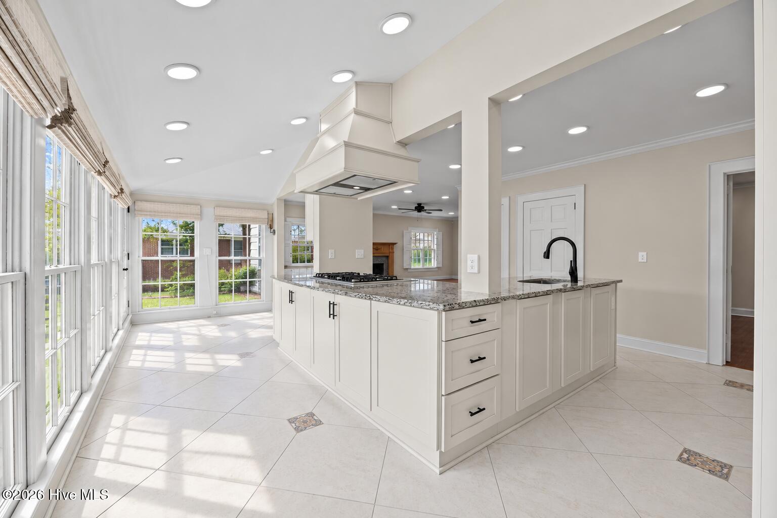 609 New Street Property Photo 14