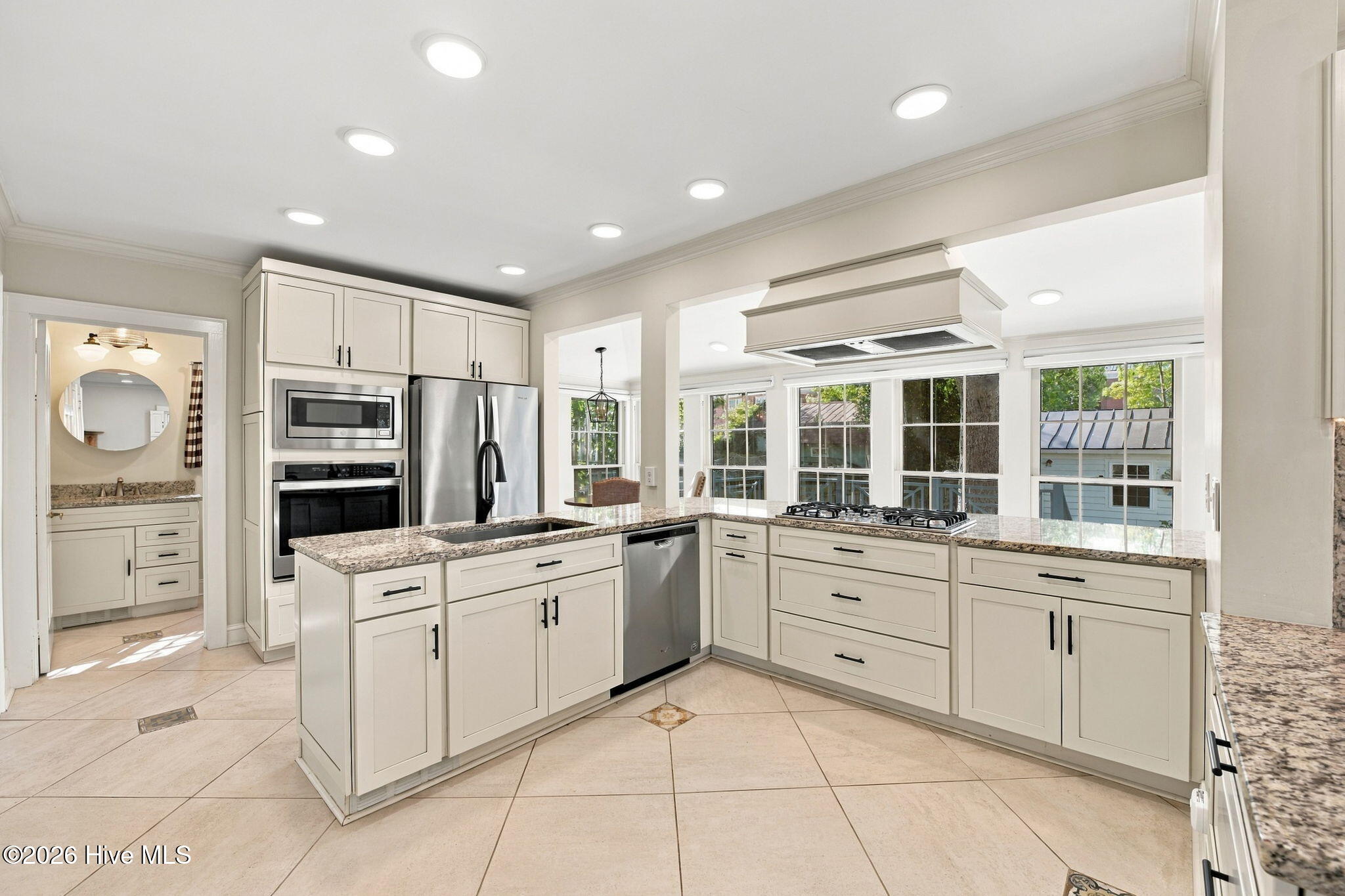 609 New Street Property Photo 15