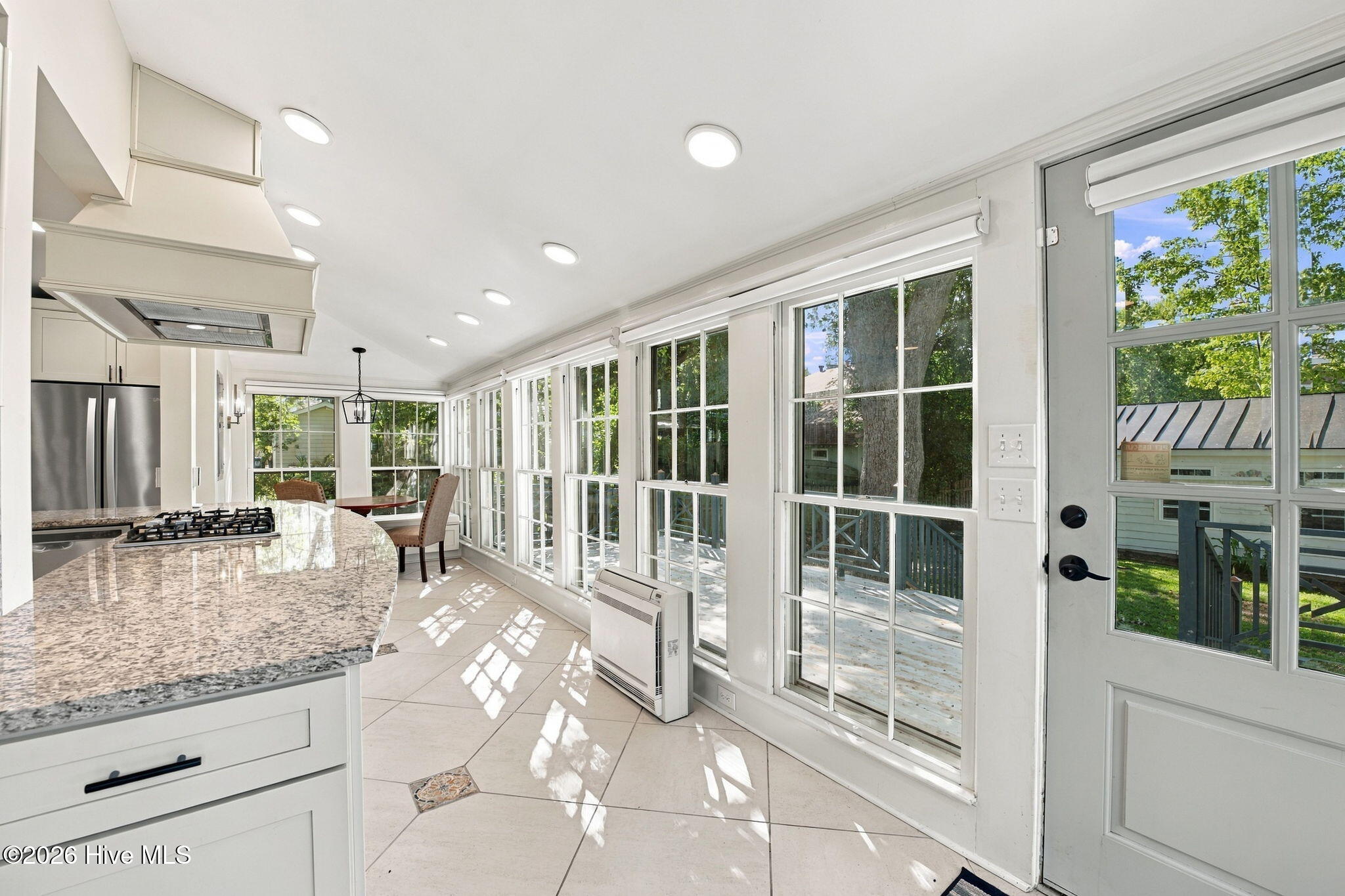 609 New Street Property Photo 16