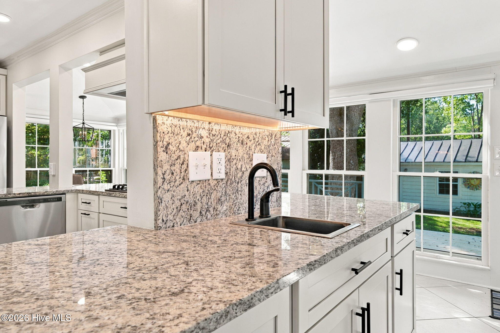 609 New Street Property Photo 19
