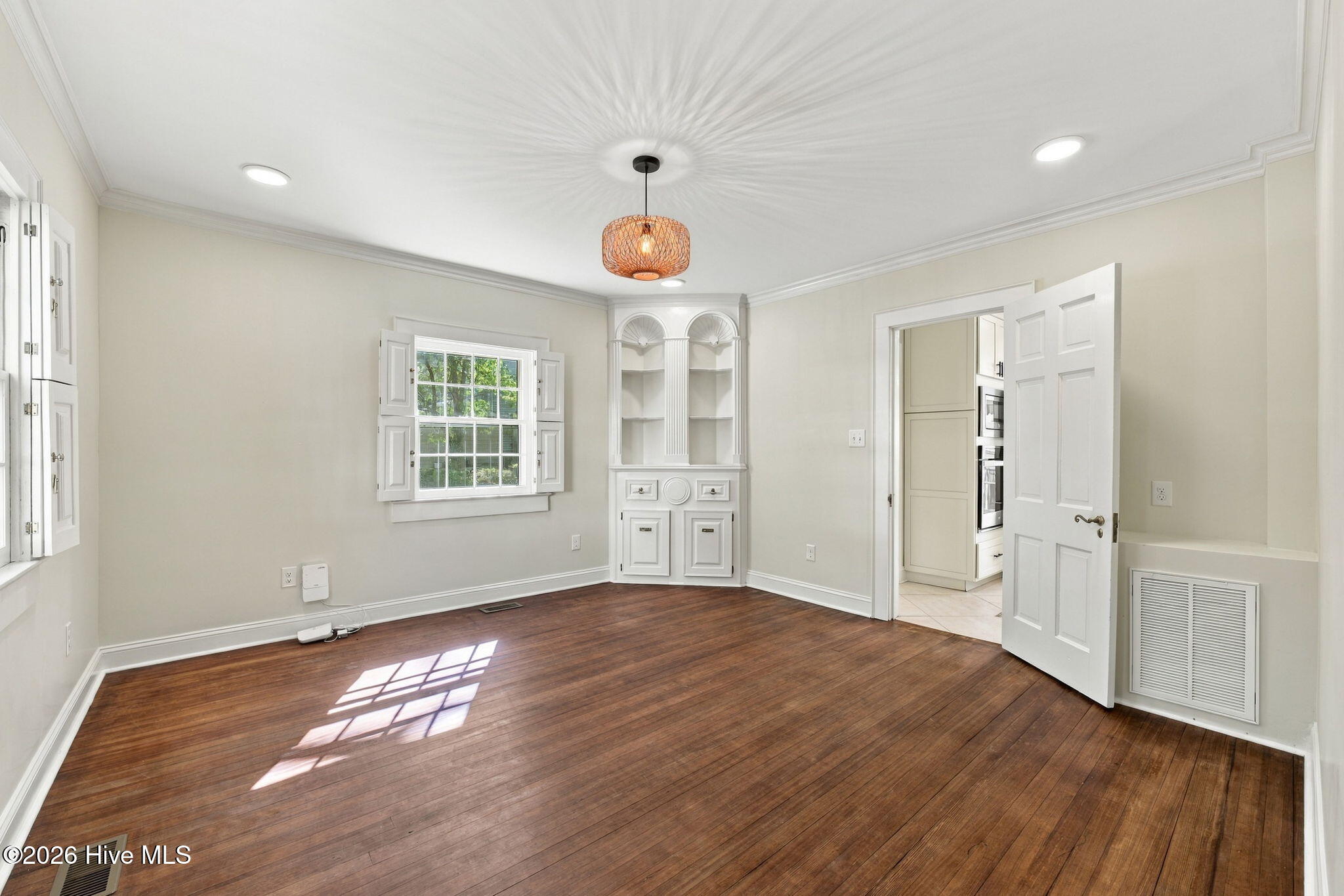 609 New Street Property Photo 23