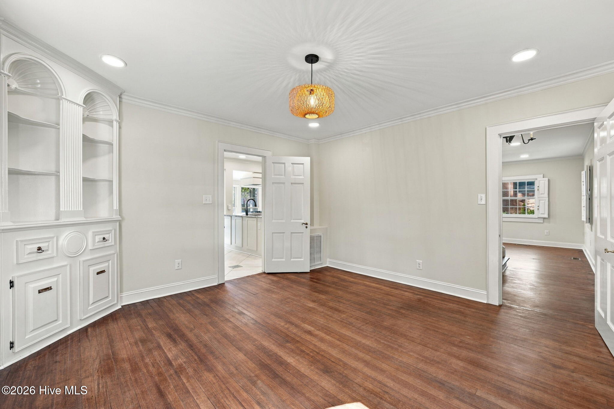 609 New Street Property Photo 24