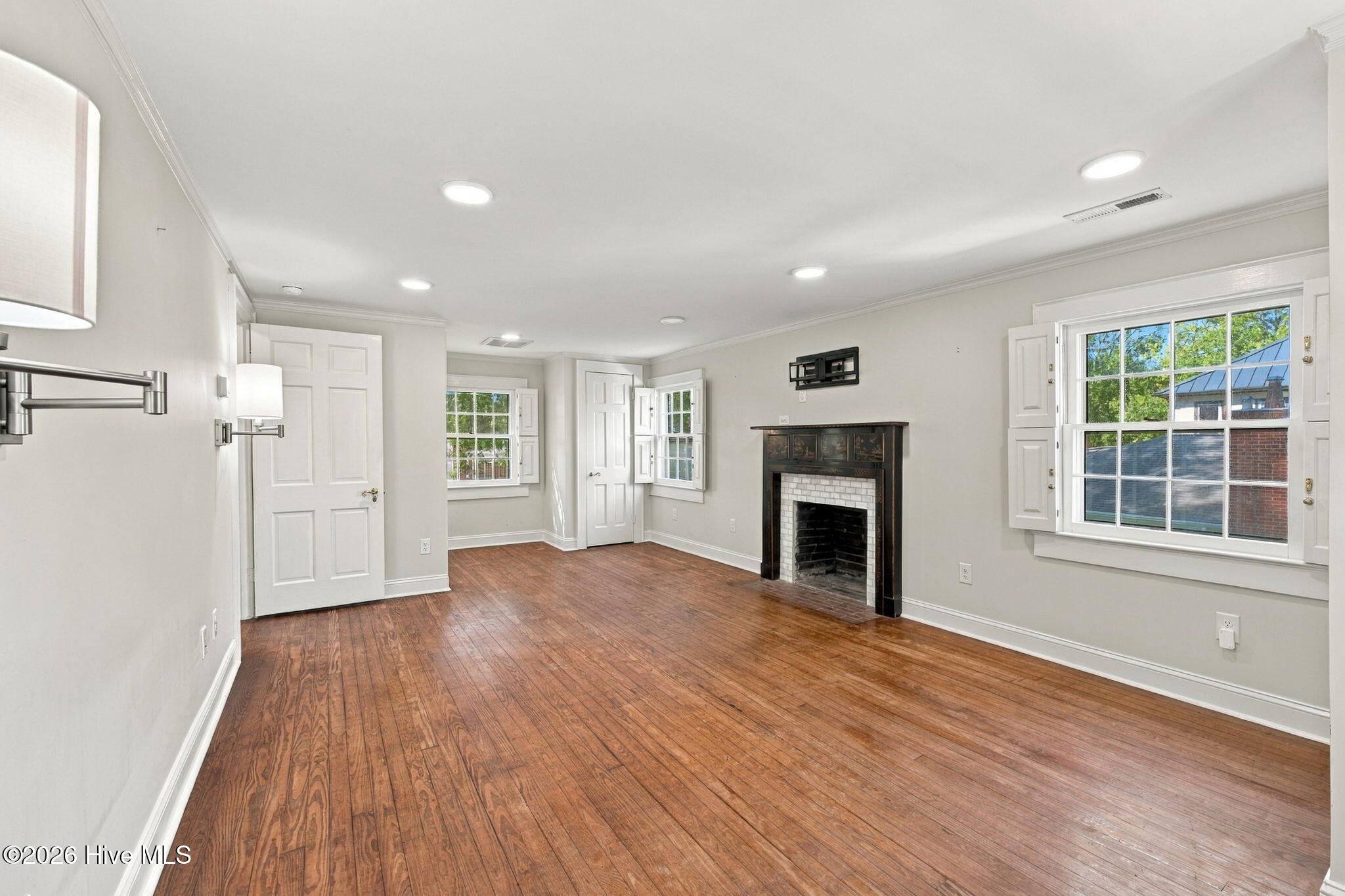 609 New Street Property Photo 27