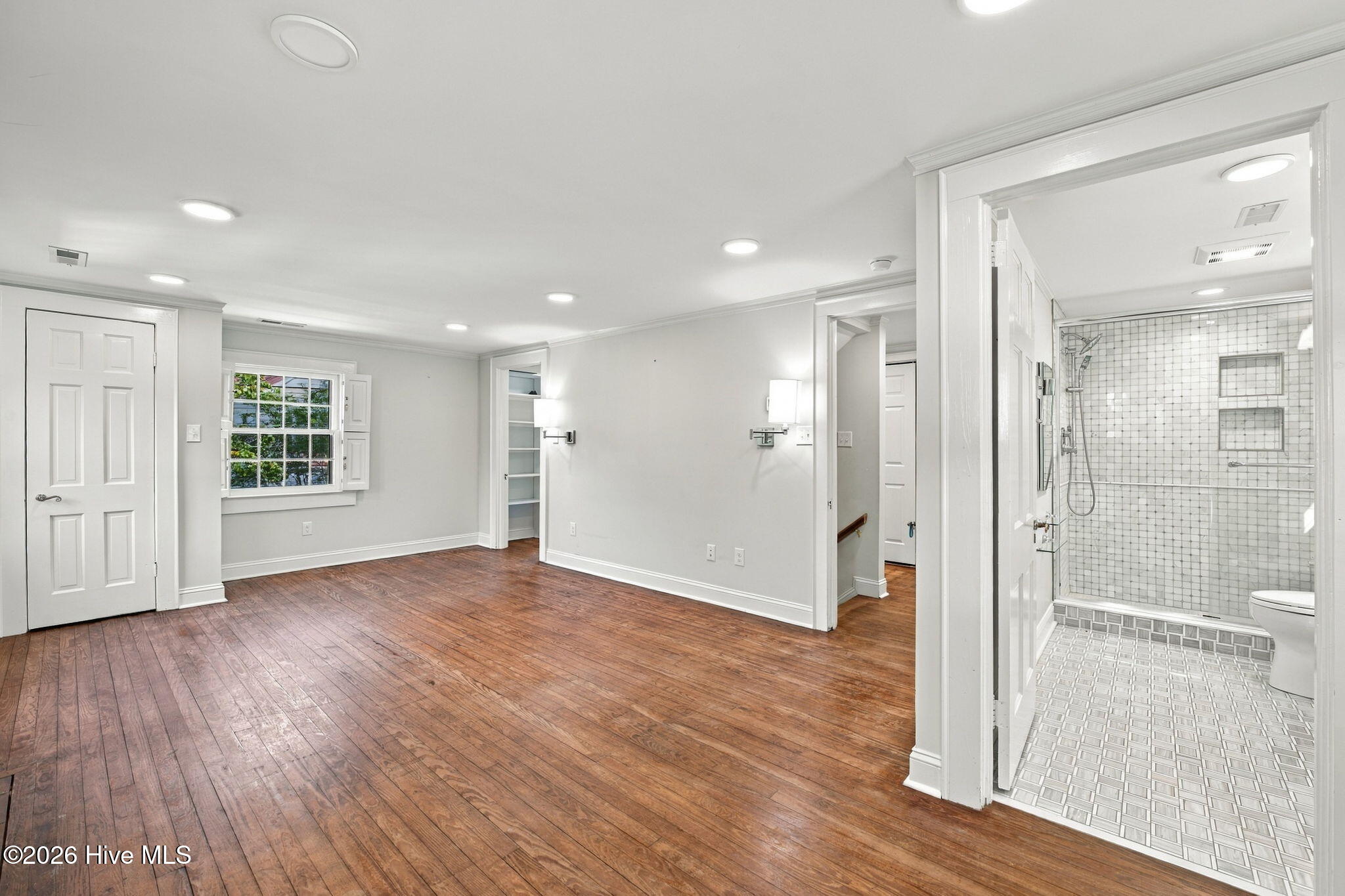 609 New Street Property Photo 31