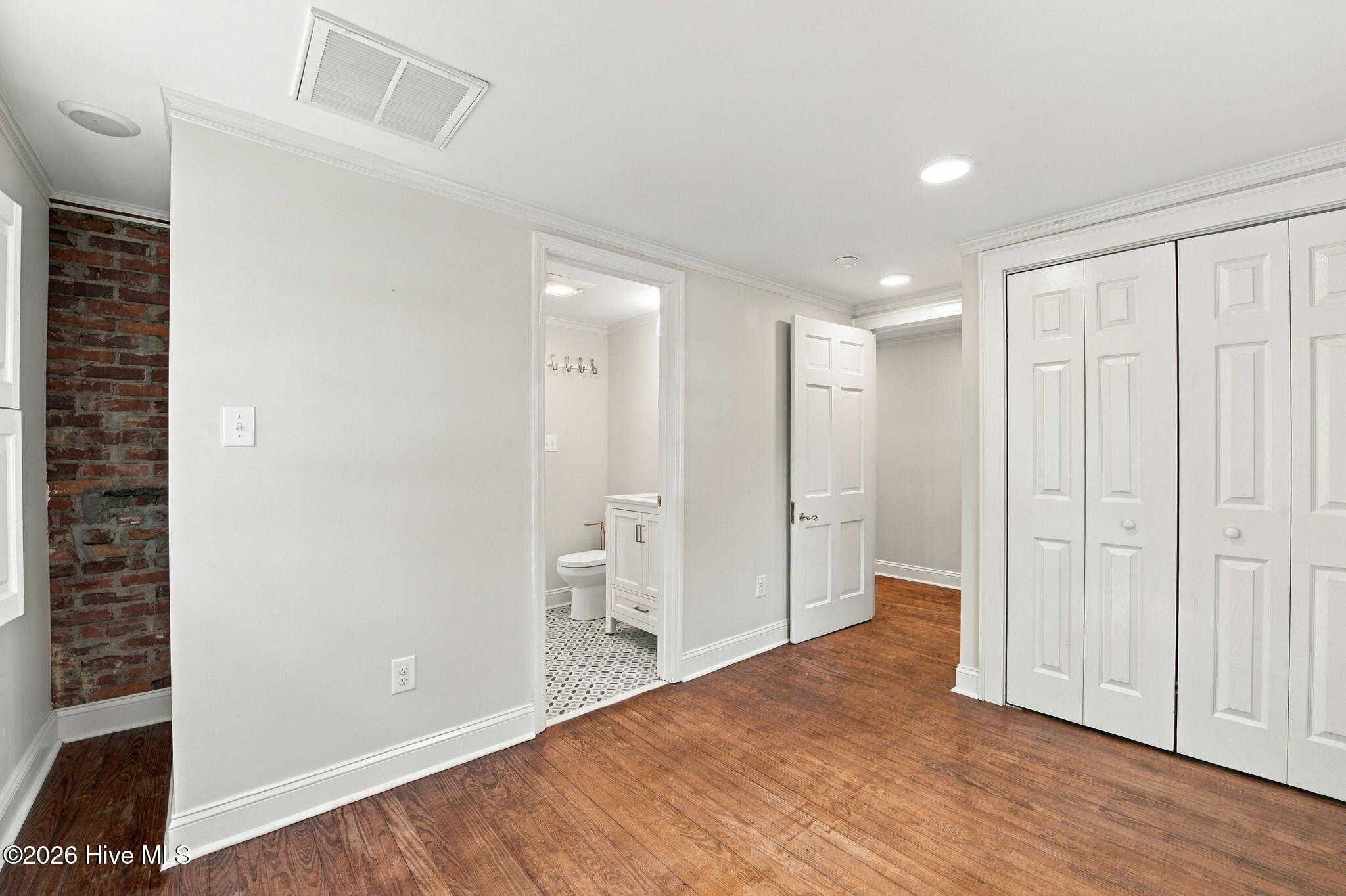 609 New Street Property Photo 41