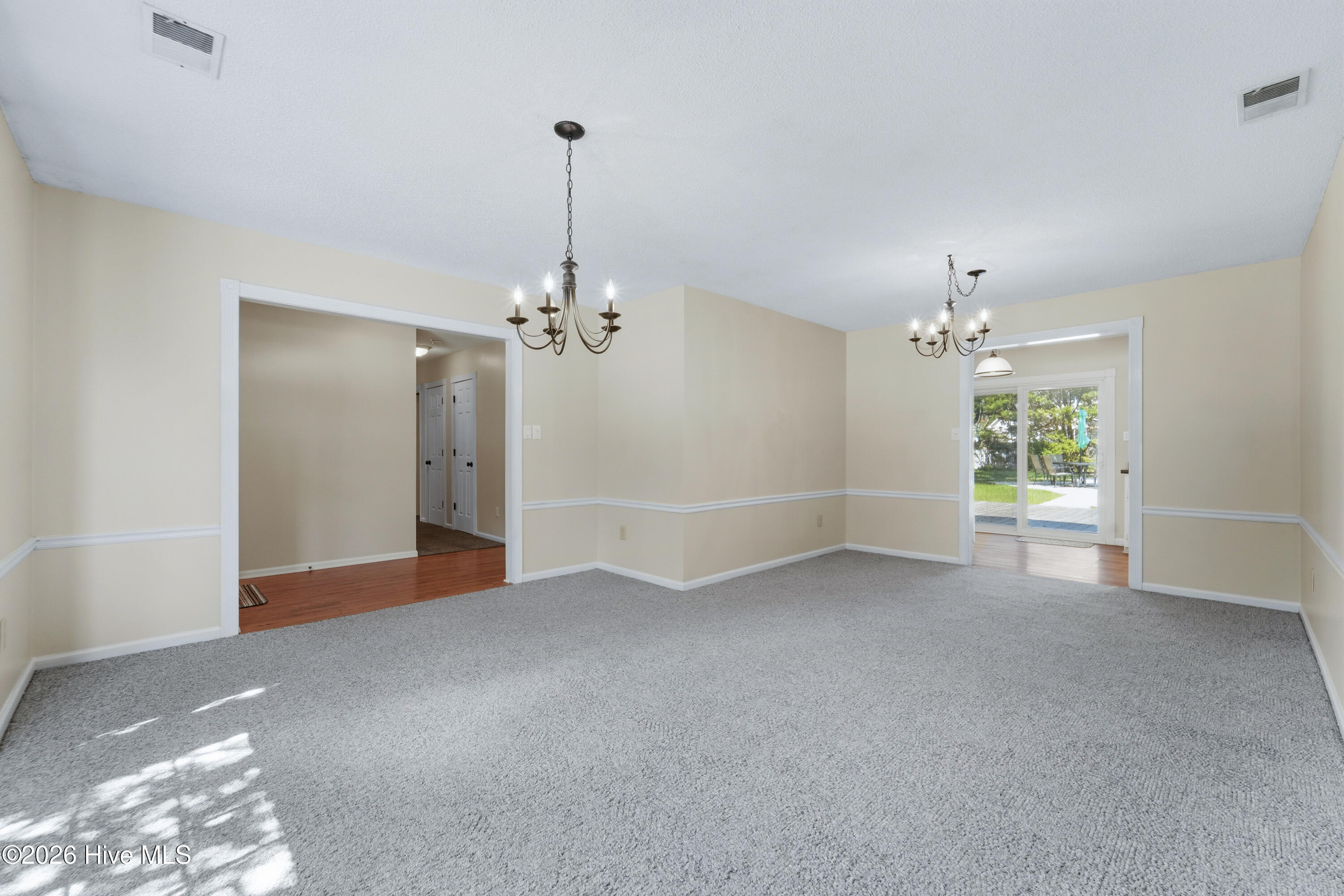 119 E Ivybridge Drive Property Photo 4