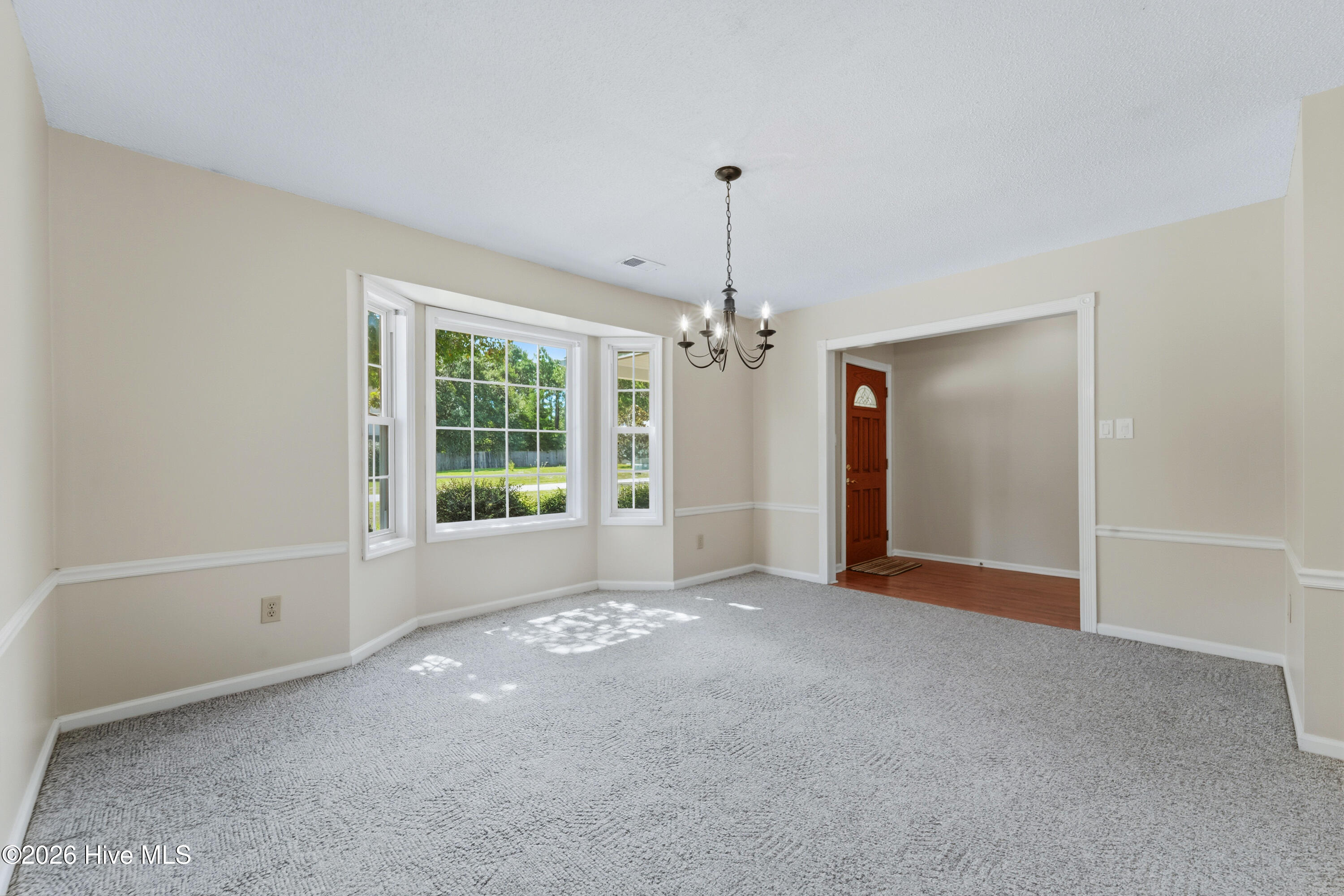 119 E Ivybridge Drive Property Photo 5