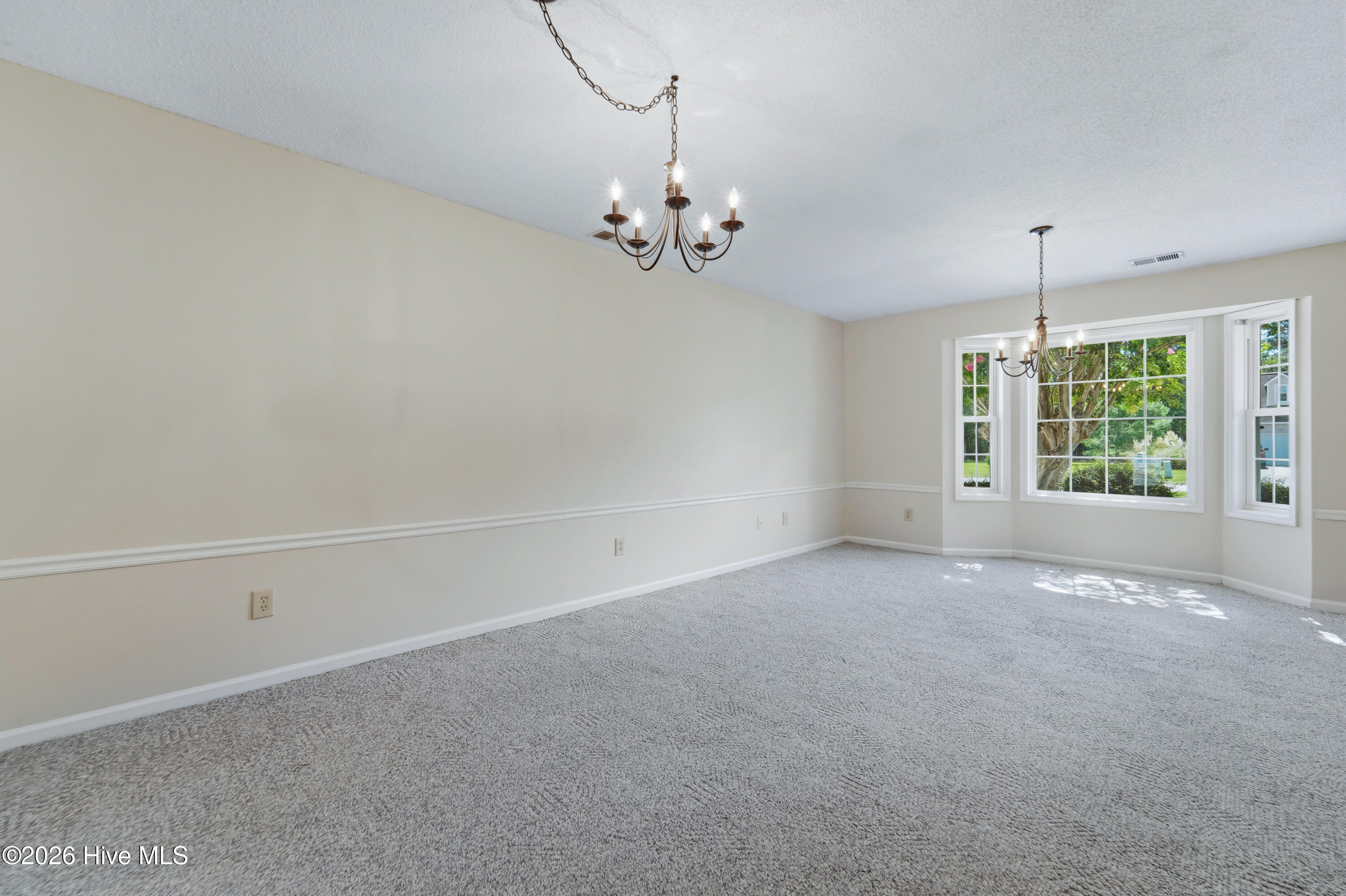 119 E Ivybridge Drive Property Photo 6