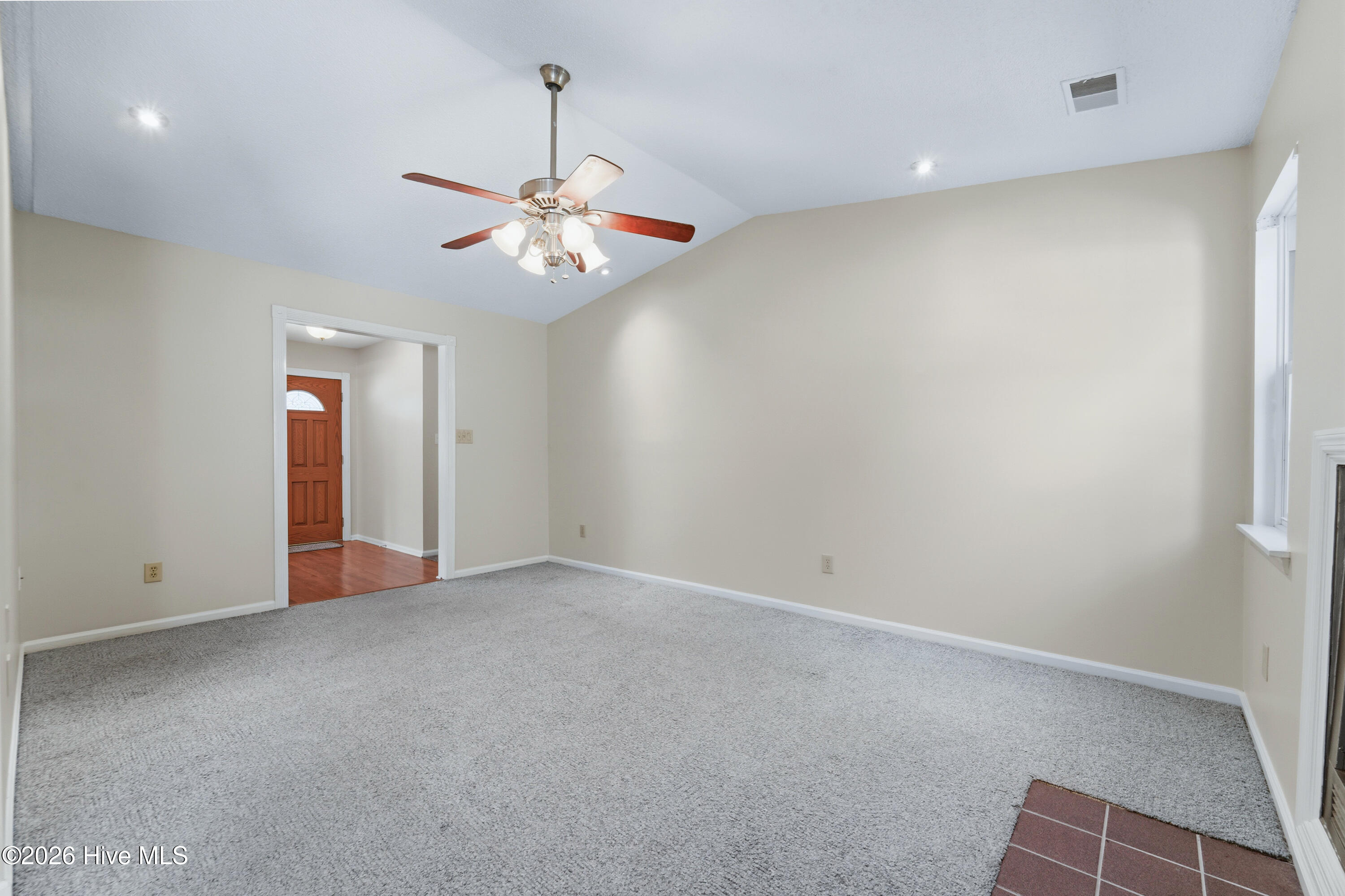 119 E Ivybridge Drive Property Photo 7