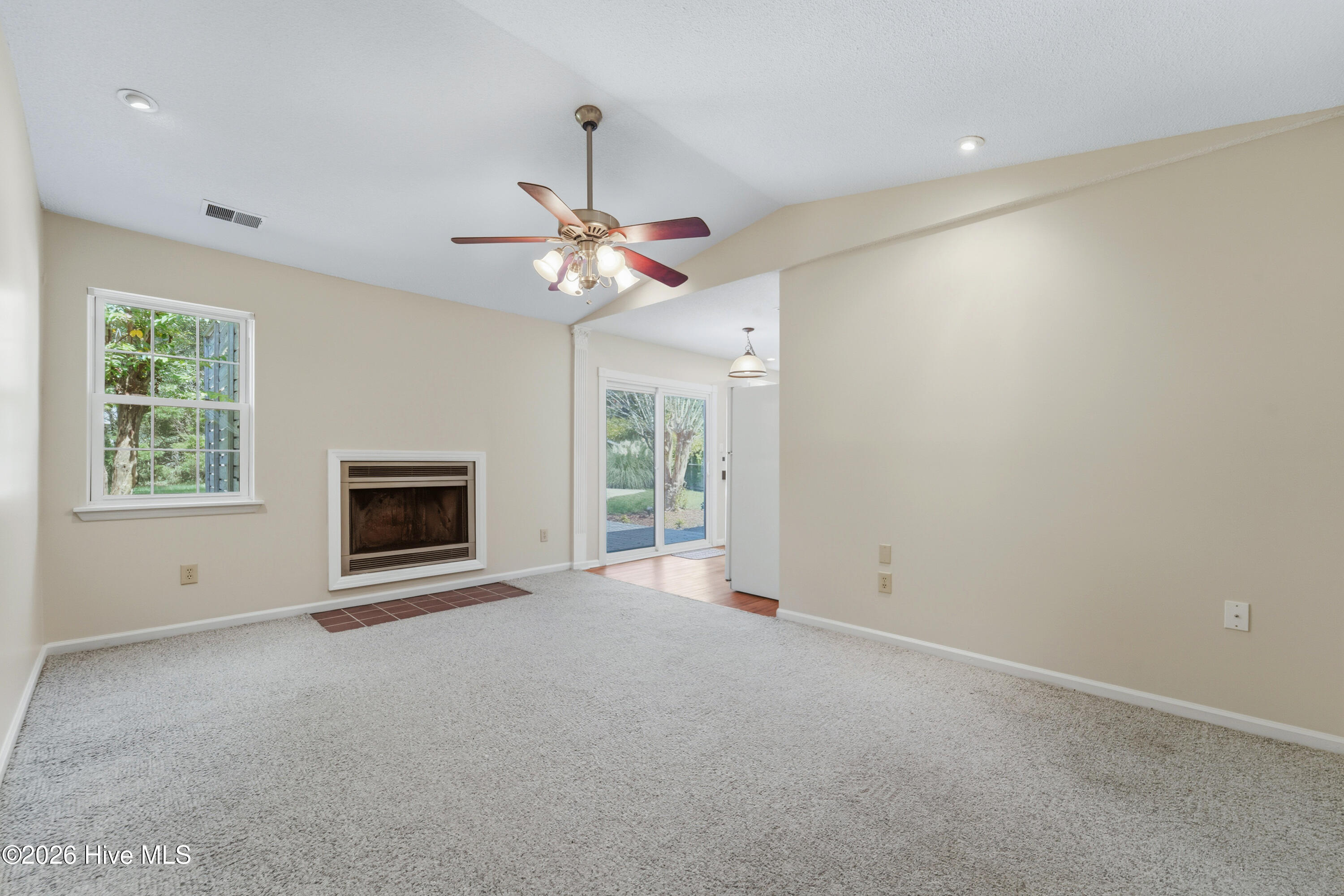 119 E Ivybridge Drive Property Photo 8