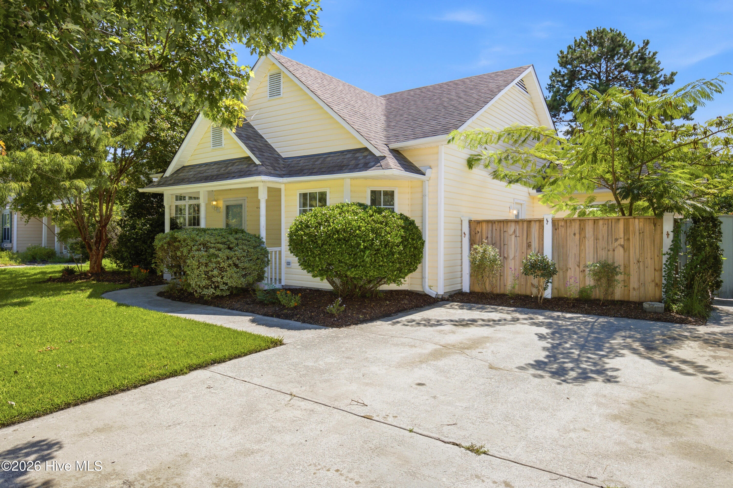 2404 Sapling Circle Property Photo 2