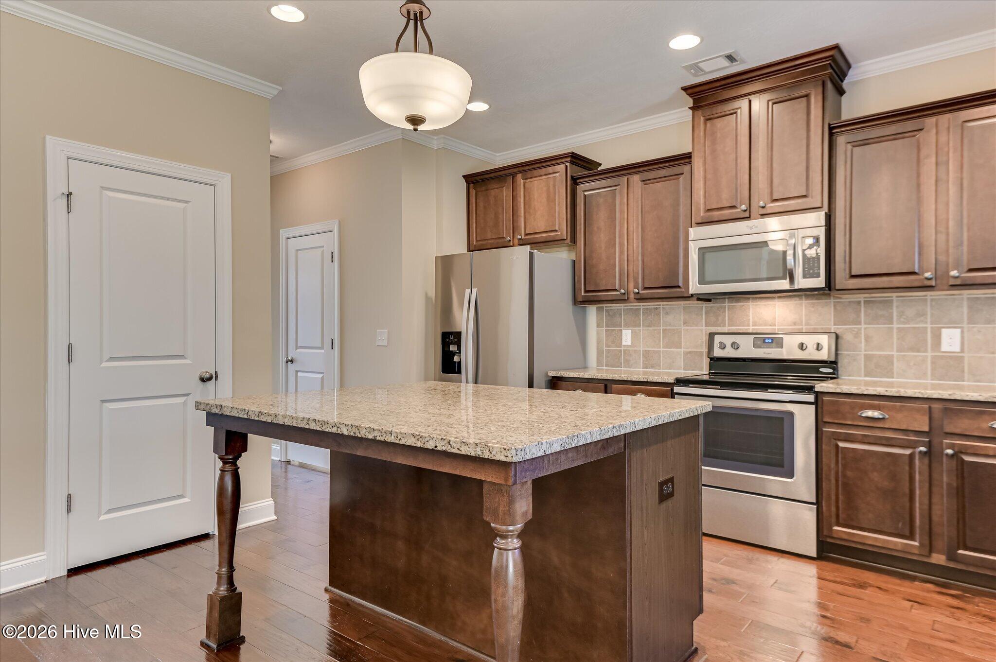 7066 Wethersfield Drive Property Photo 14
