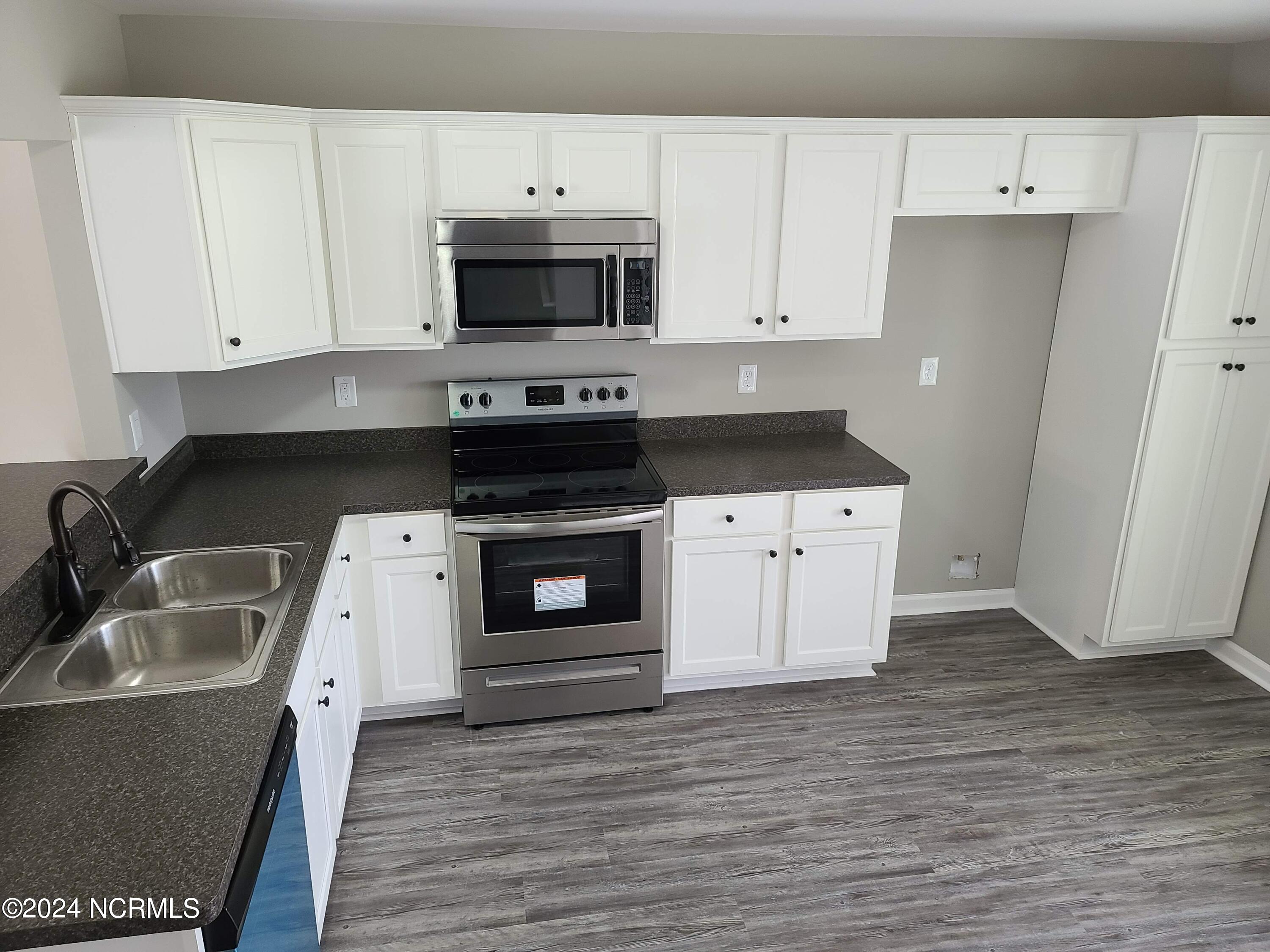 131 Cornerstone Drive Property Photo 4