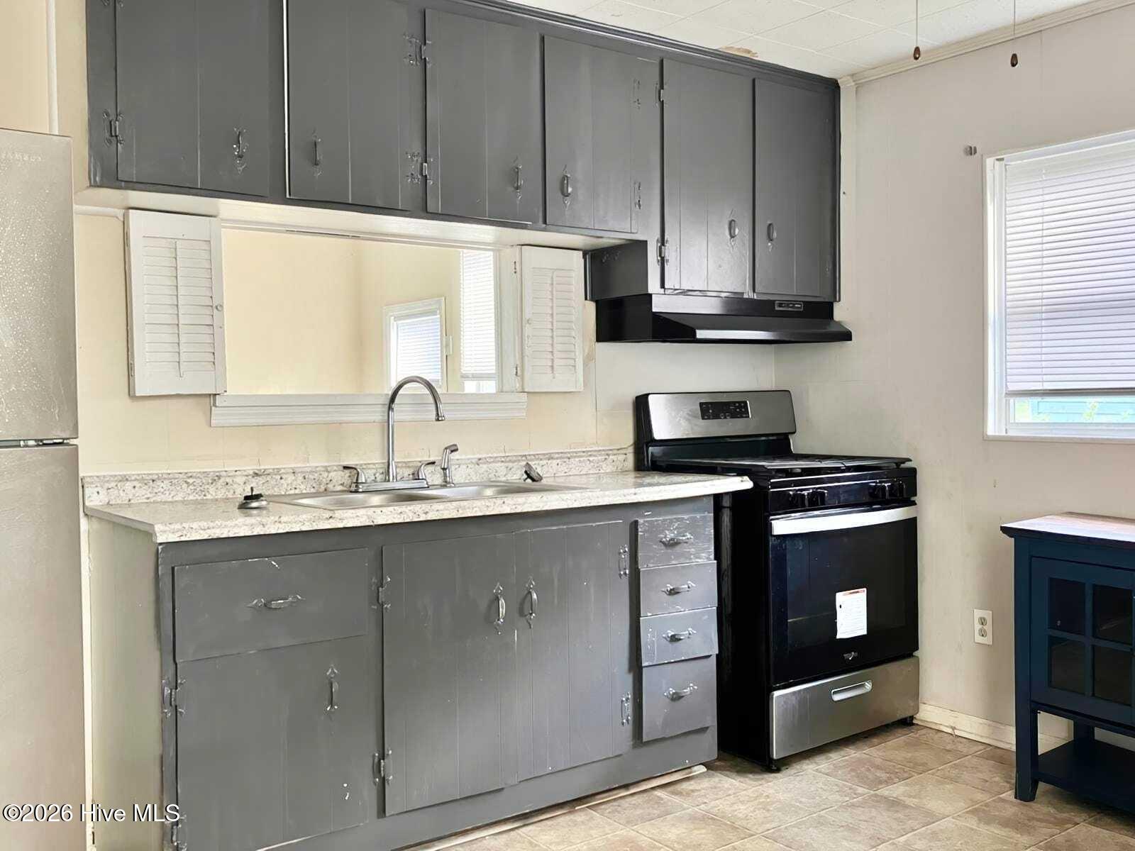 1915 Virginia Avenue Property Photo 3