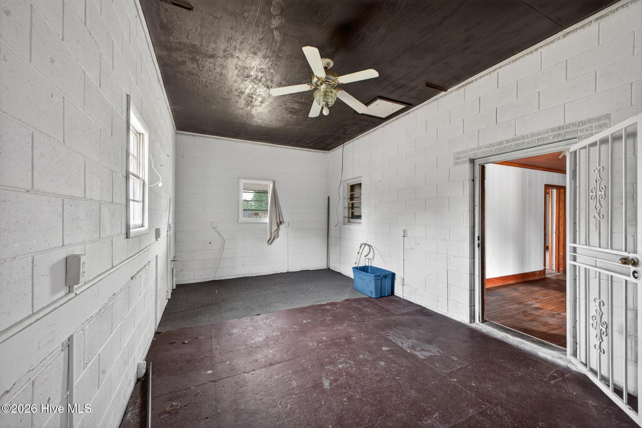 4041 Mike Padgett Highway Property Photo 4