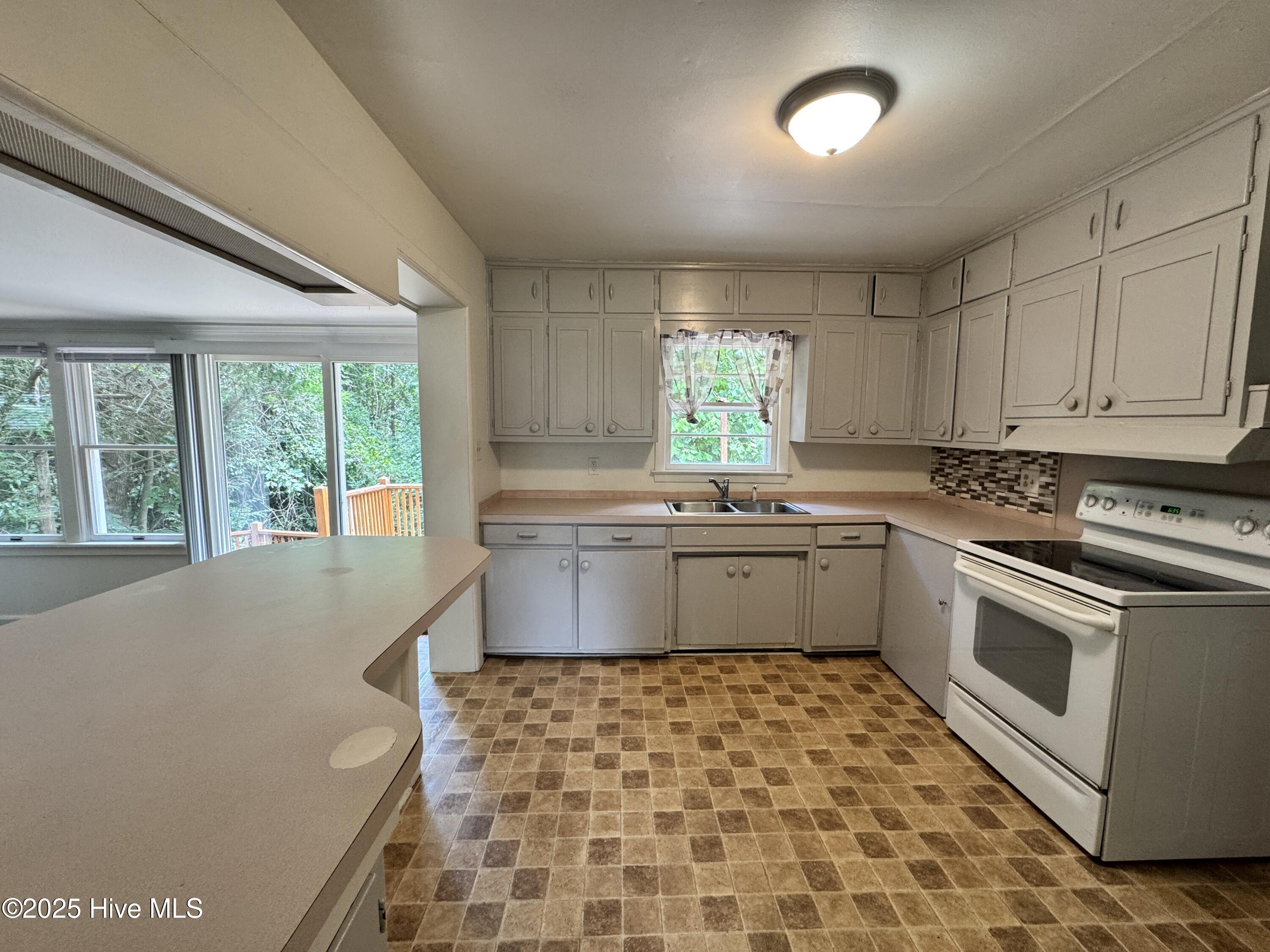 218 Edgewood Drive Property Photo 5
