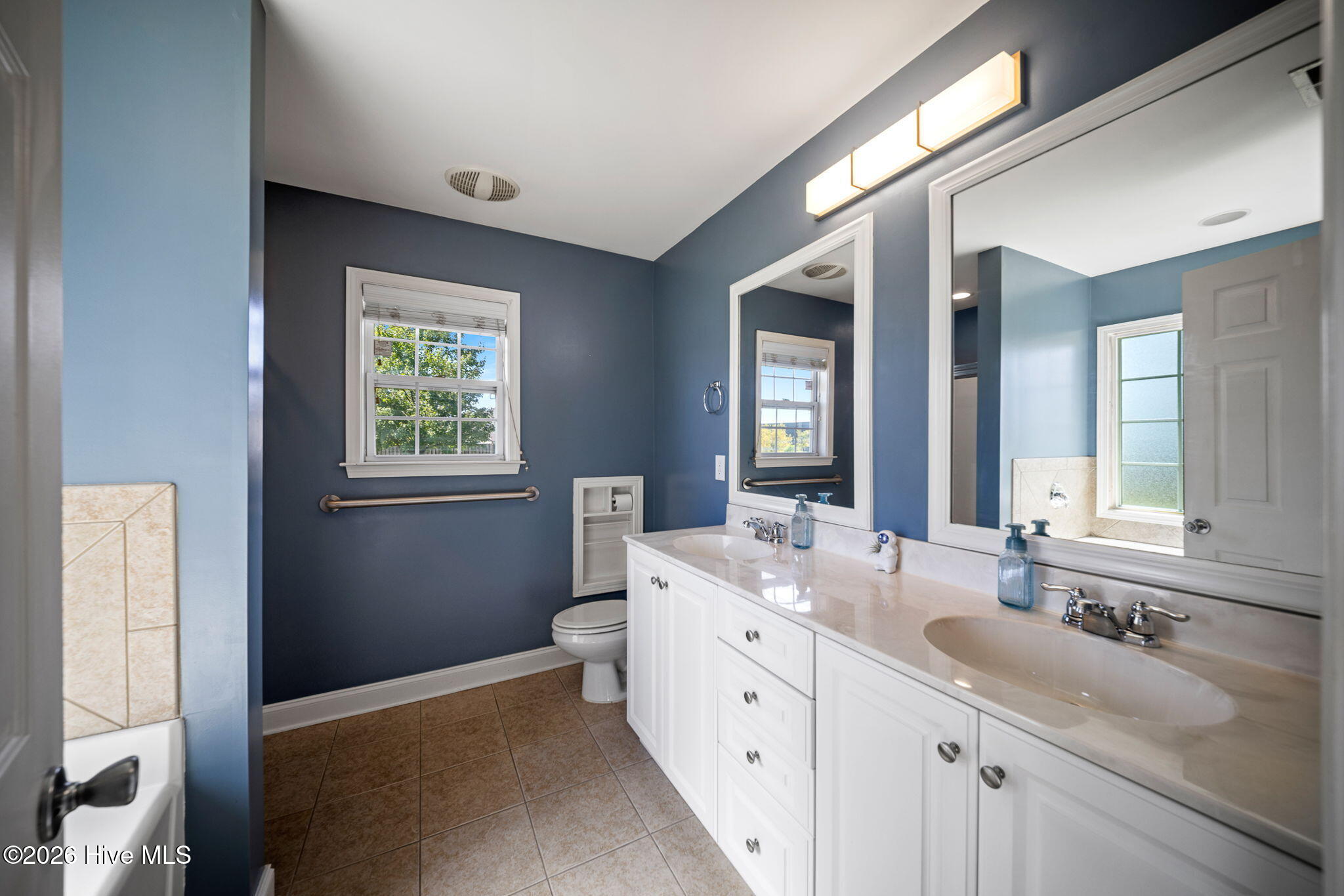 2618 Ravens Glass Court Property Photo 23
