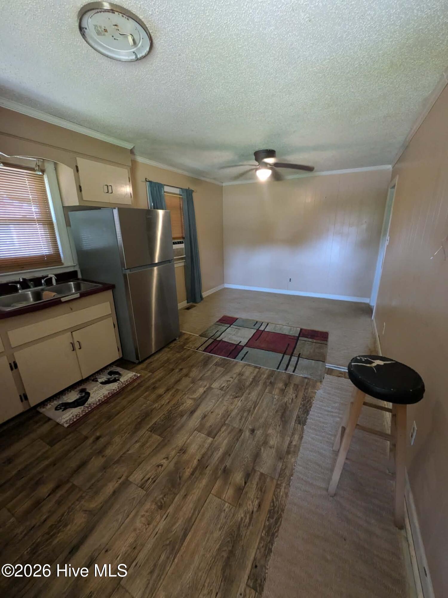 216 E Troy Street E Property Photo 4