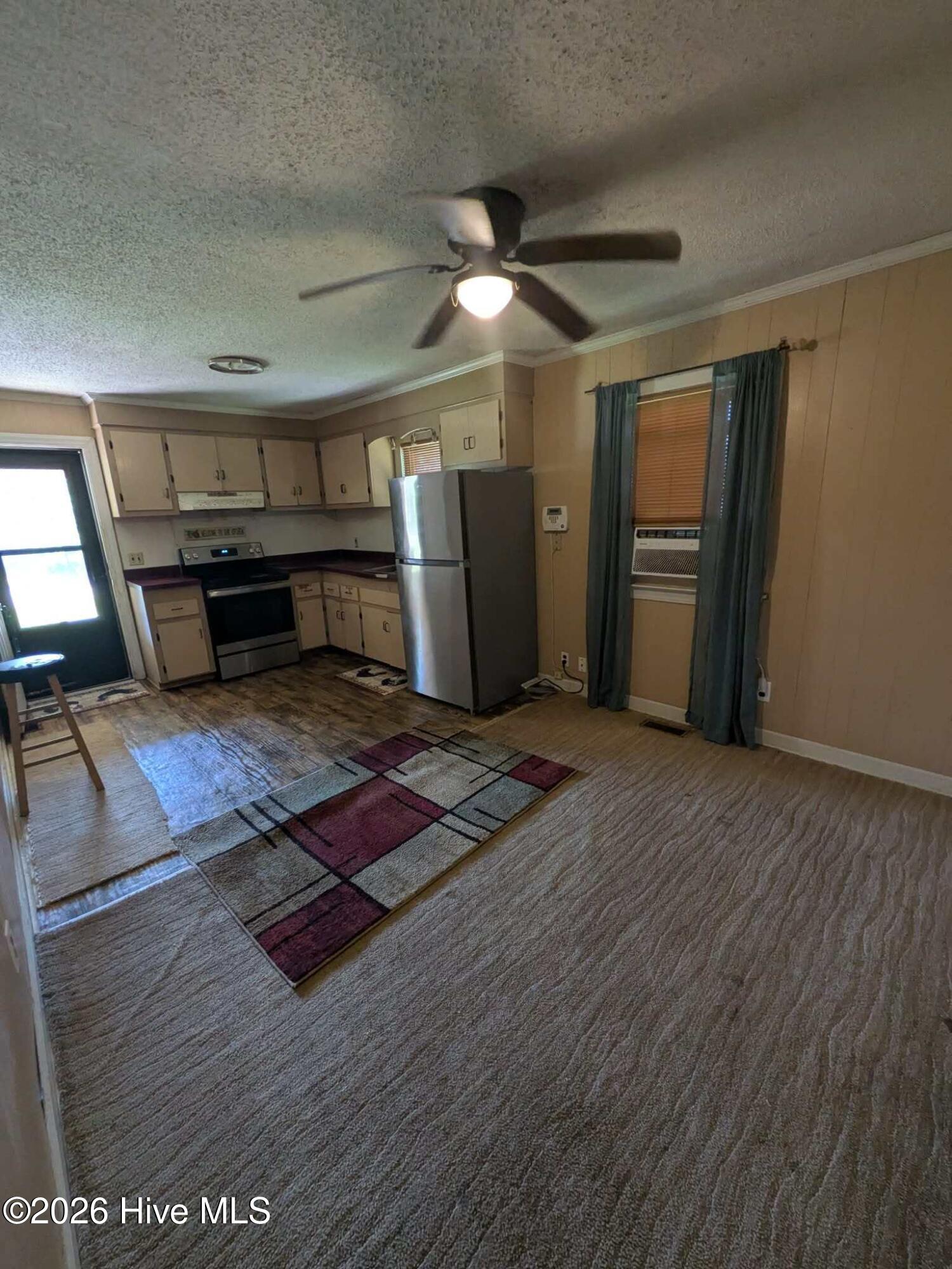 216 E Troy Street E Property Photo 8