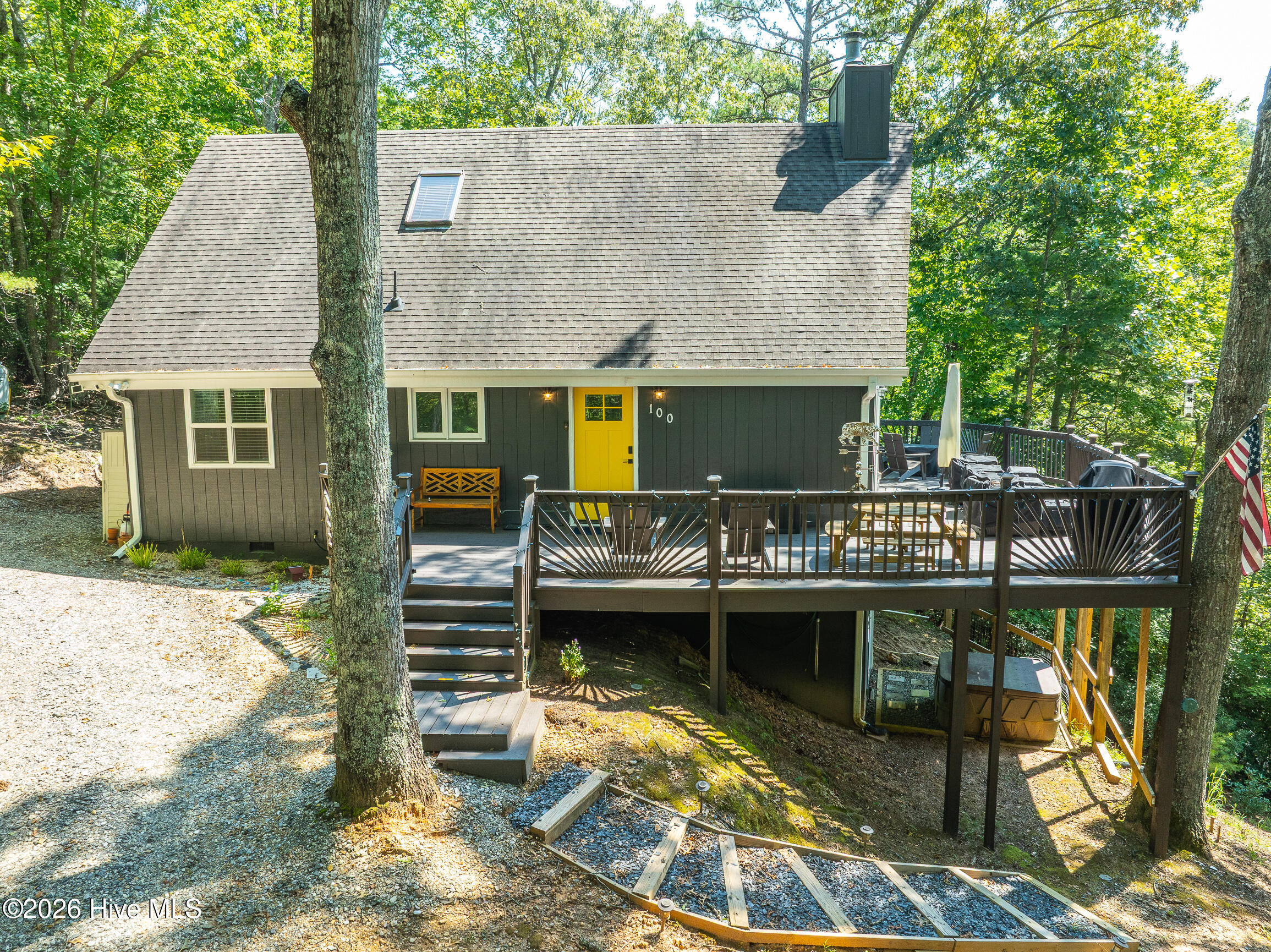 100 Stephens Lane Property Photo 1