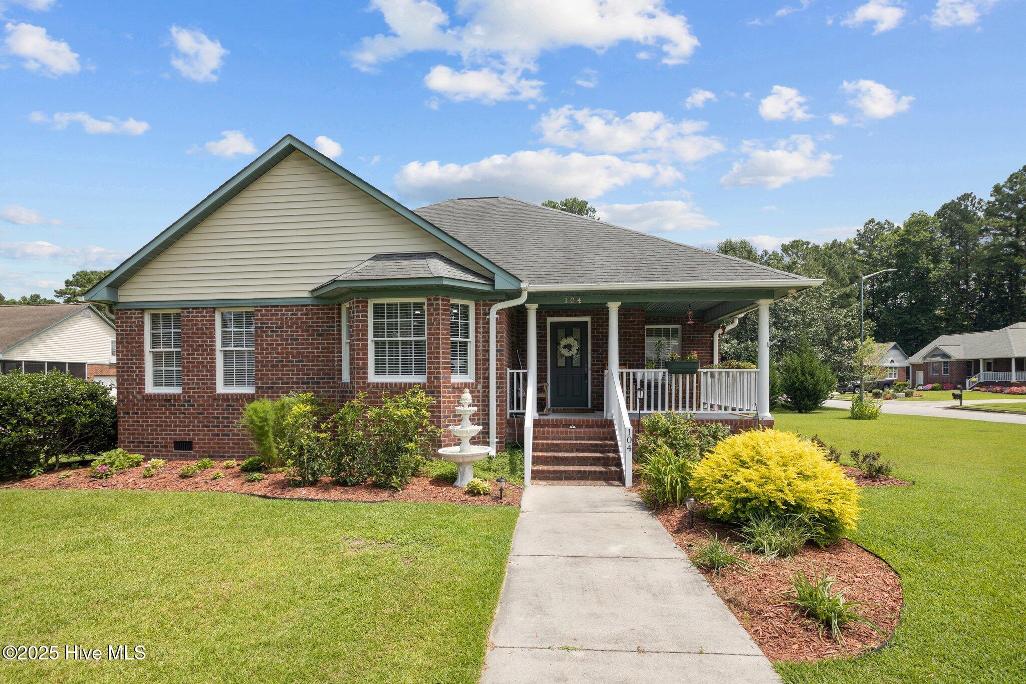 104 Boleyn Loop Property Photo 1