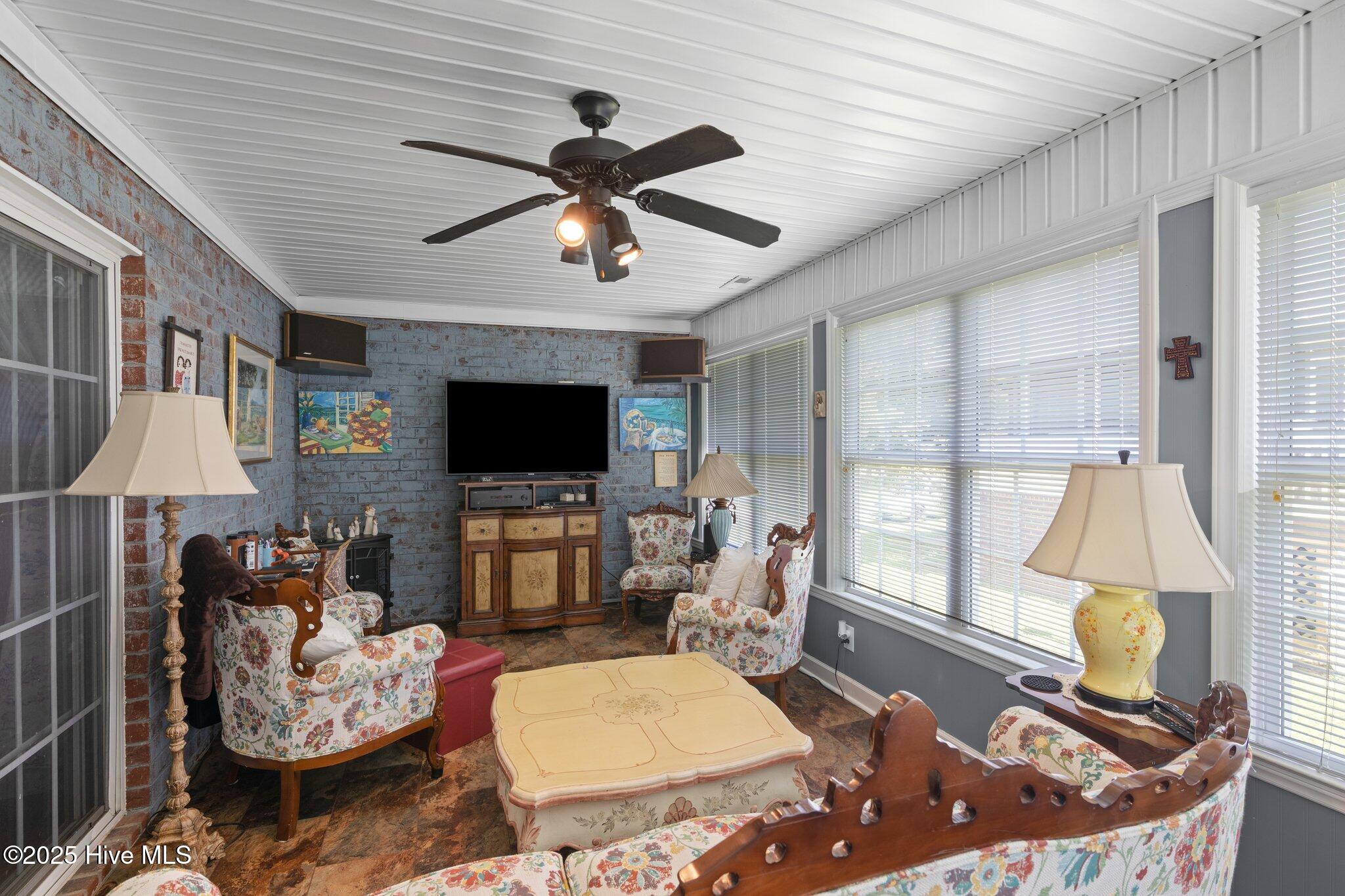 104 Boleyn Loop Property Photo 32