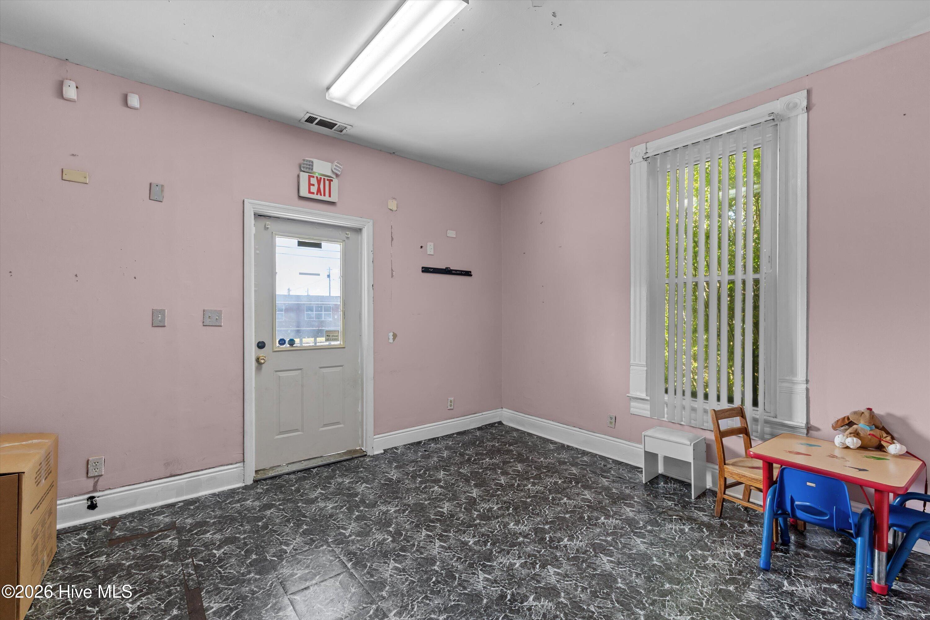 505 E 6th Street Property Photo 14