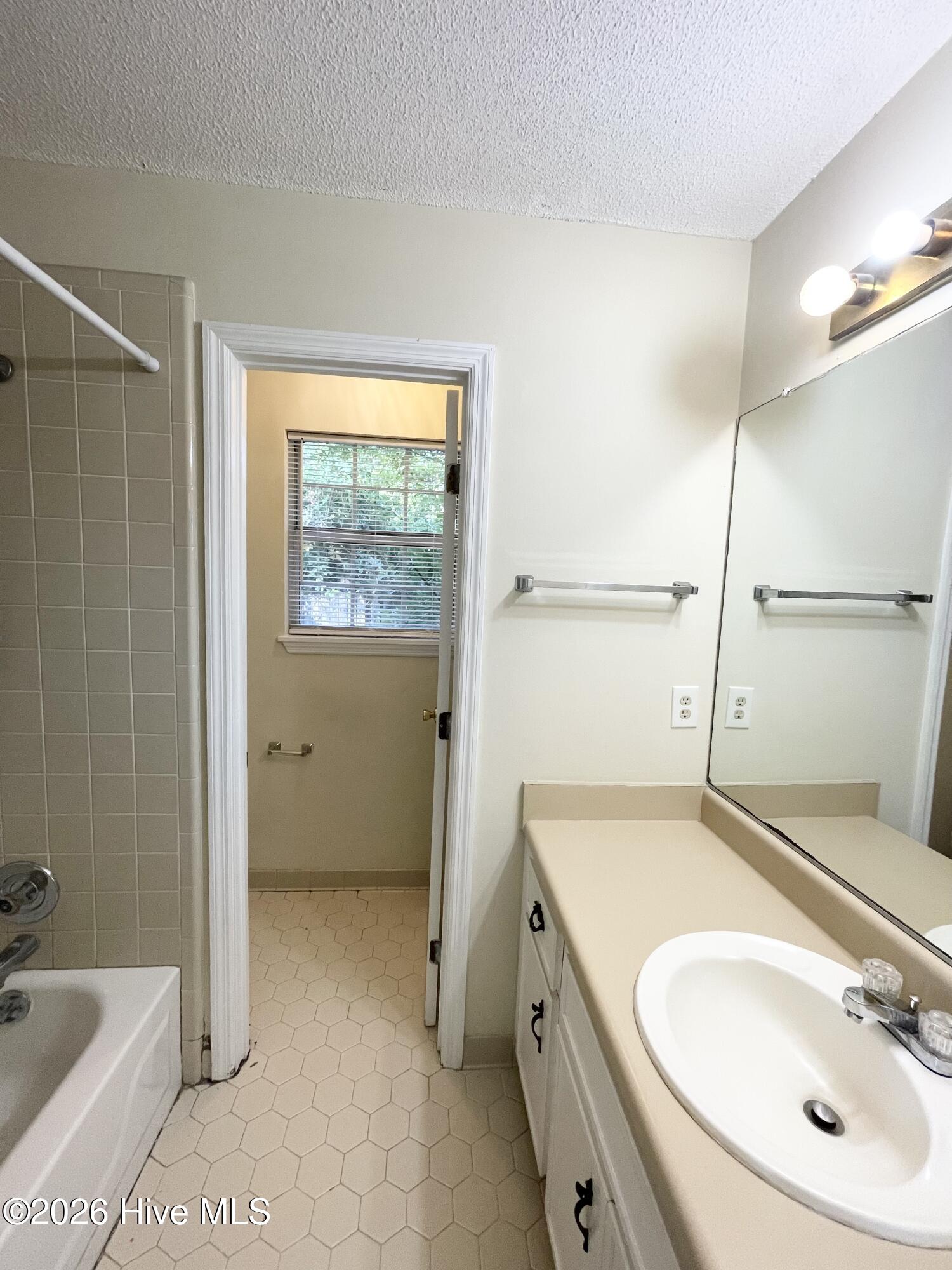 642 W Clinton Way W Property Photo 11