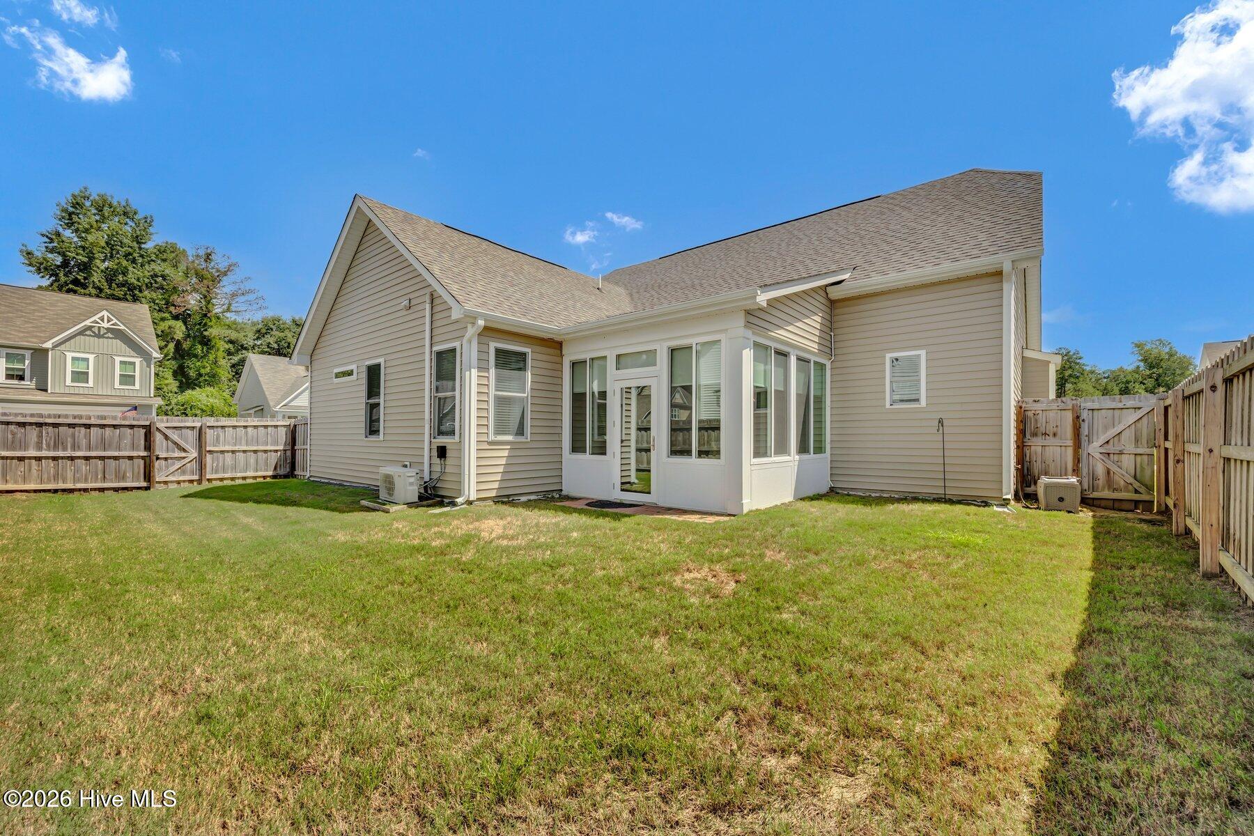 1542 Selby Court Property Photo 26