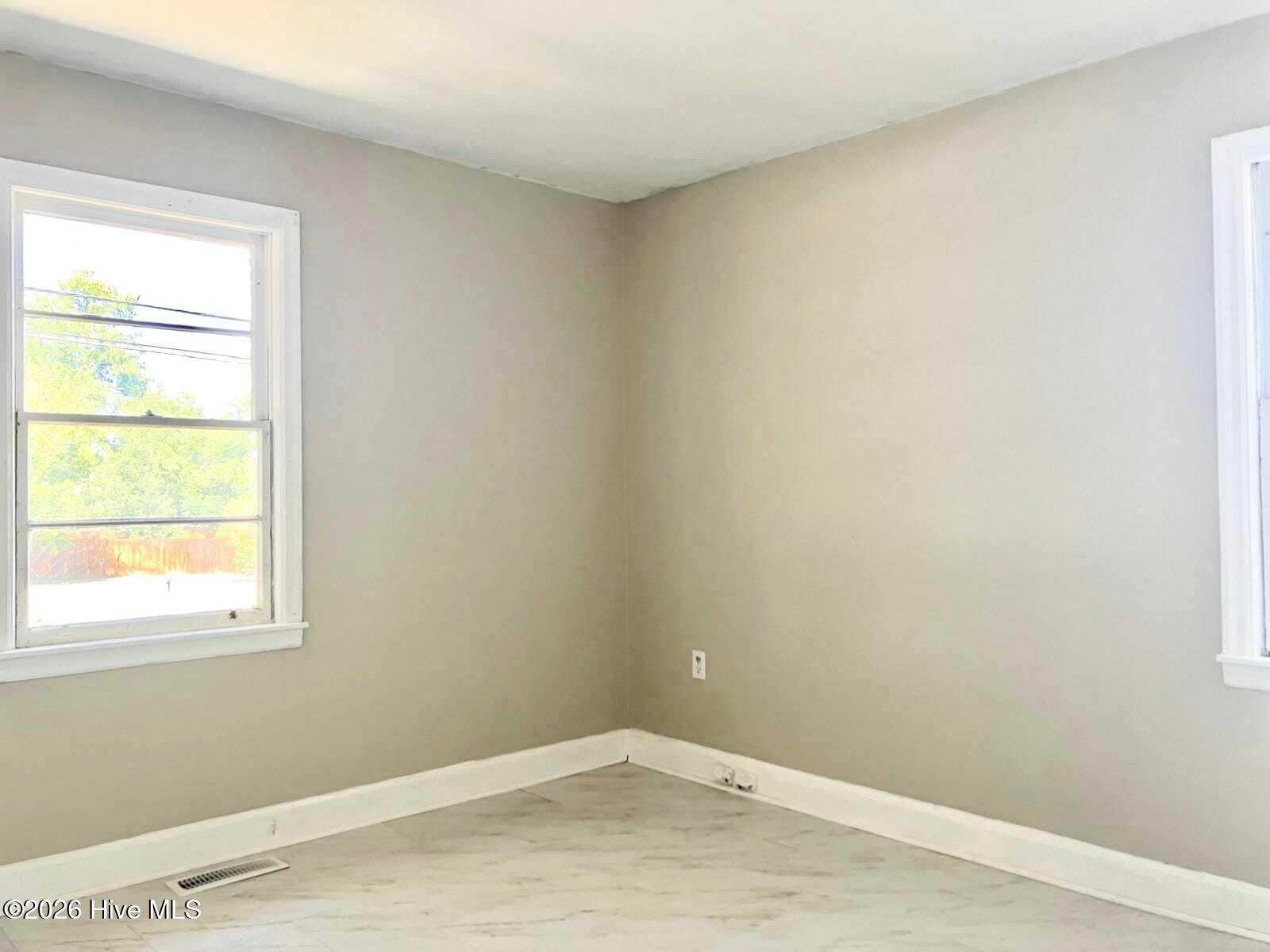 2116 Cadden Road Property Photo 7