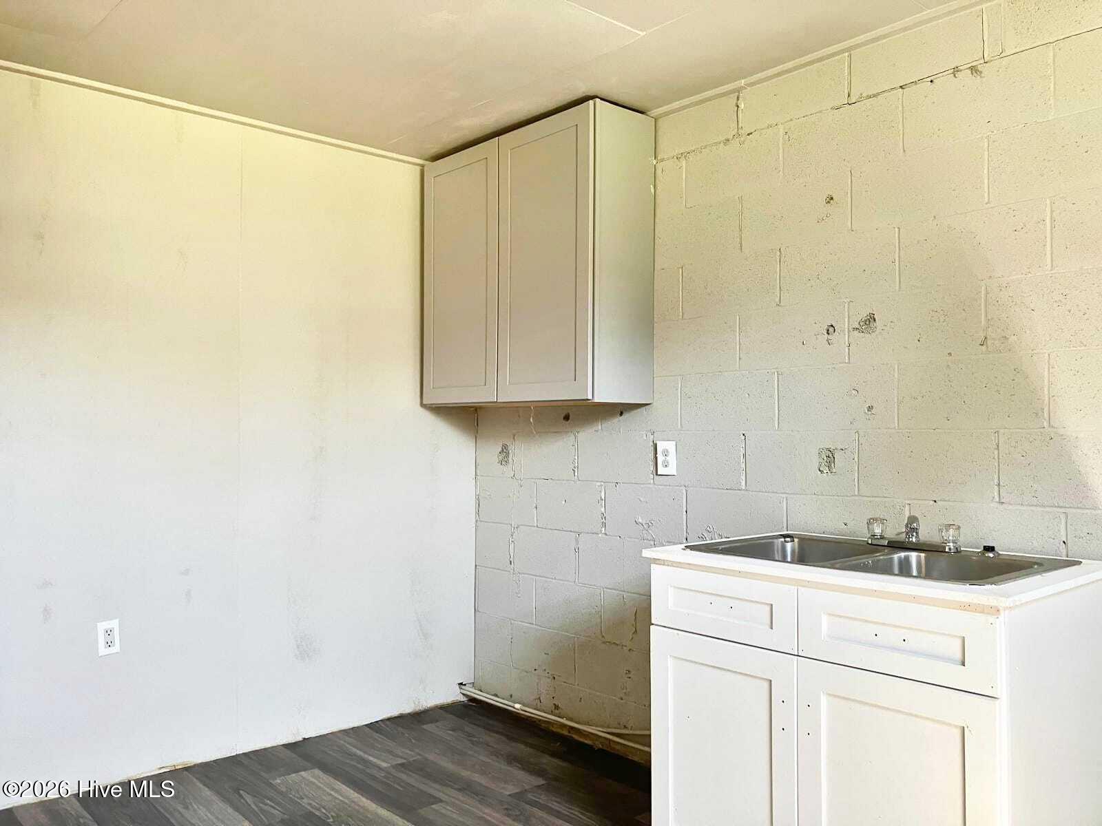 2116 Cadden Road Property Photo 14