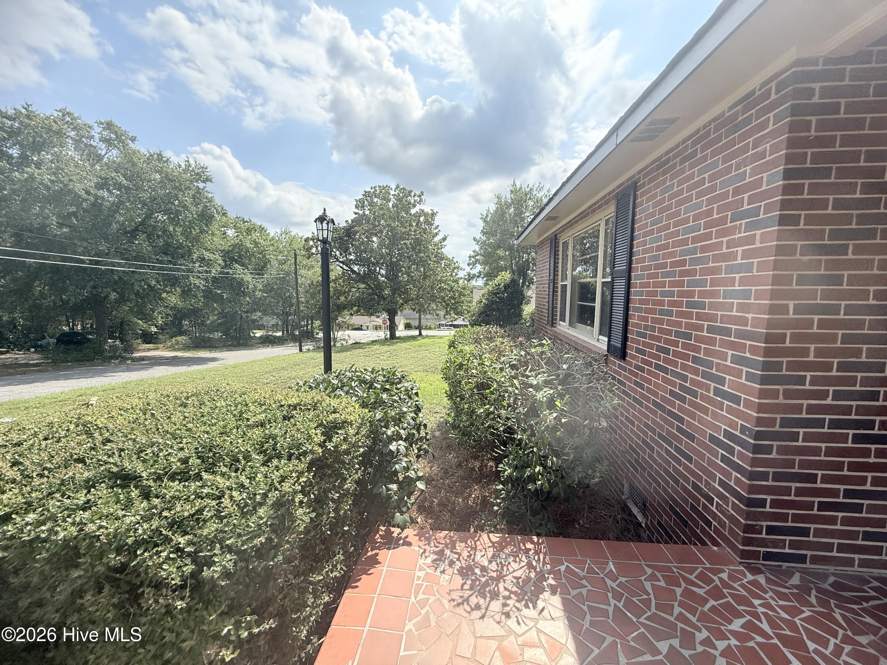 1761 Wycliffe Street Property Photo 3